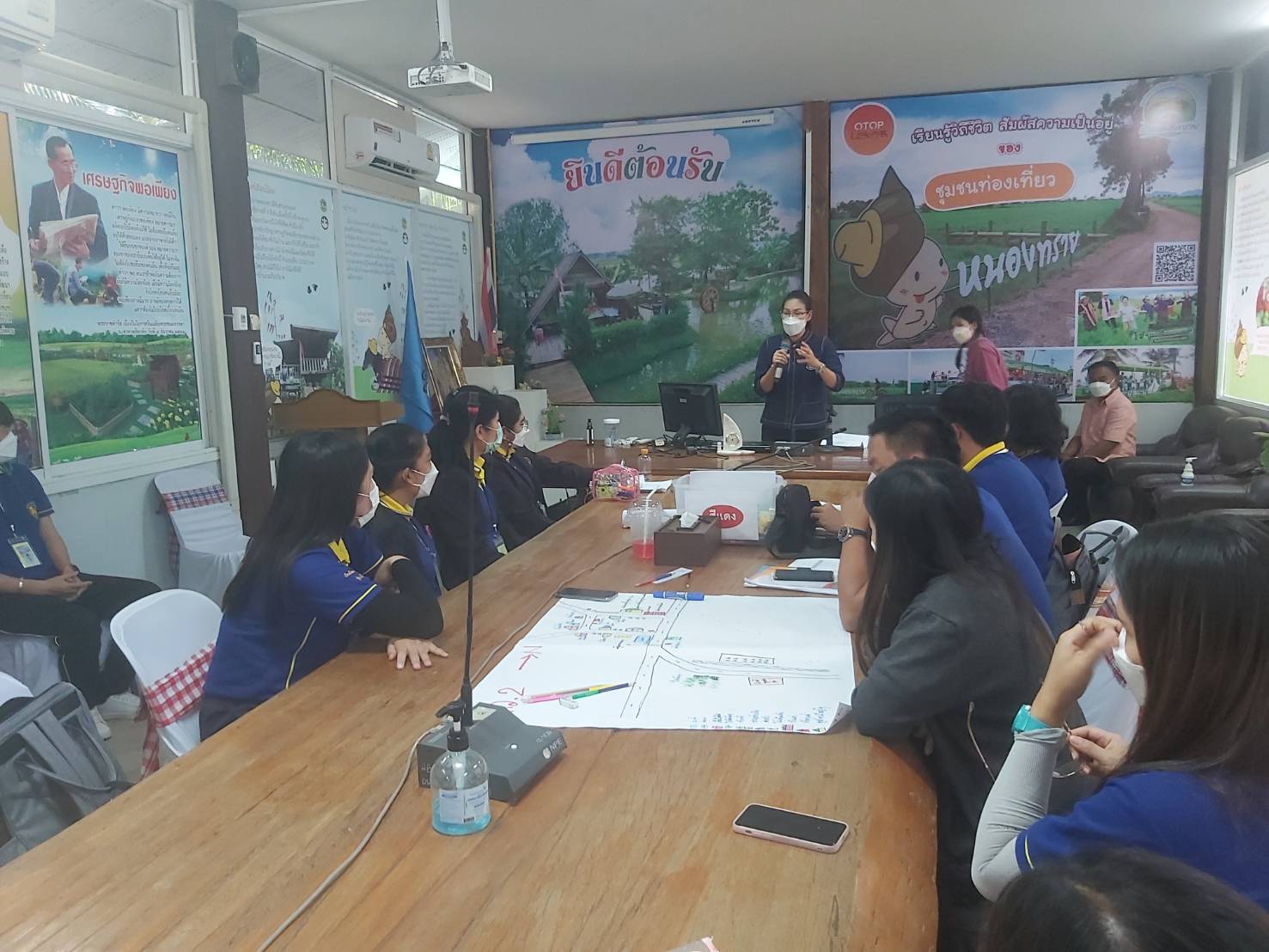 พัฒนาการจังหวัดกาญจน์ ร่วมพบปะพูดคุยและสร้างความใจการทำงาน แก่ นักพัฒนาชุมชนของกรมส่งเสริมการปกครองส่วนท้องถิ่น