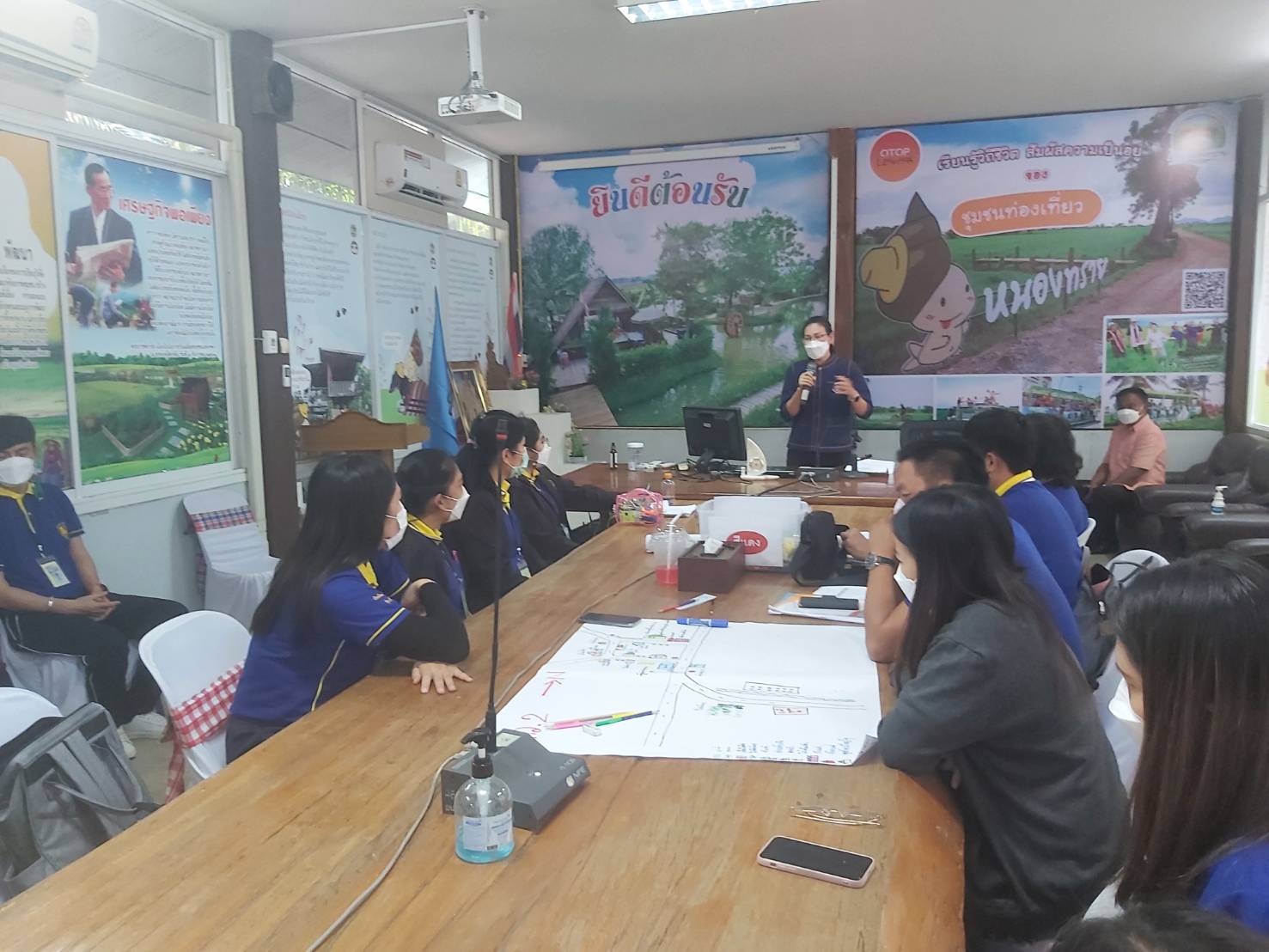 พัฒนาการจังหวัดกาญจน์ ร่วมพบปะพูดคุยและสร้างความใจการทำงาน แก่ นักพัฒนาชุมชนของกรมส่งเสริมการปกครองส่วนท้องถิ่น