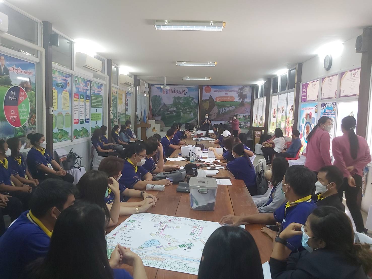 พัฒนาการจังหวัดกาญจน์ ร่วมพบปะพูดคุยและสร้างความใจการทำงาน แก่ นักพัฒนาชุมชนของกรมส่งเสริมการปกครองส่วนท้องถิ่น