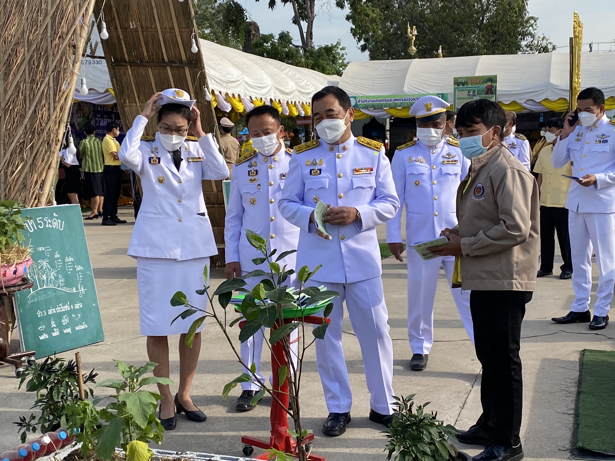 “พช.กาญจน์ ร่วมแสดงผลสำเร็จโคกหนองนาในงานวันดินโลก 64”