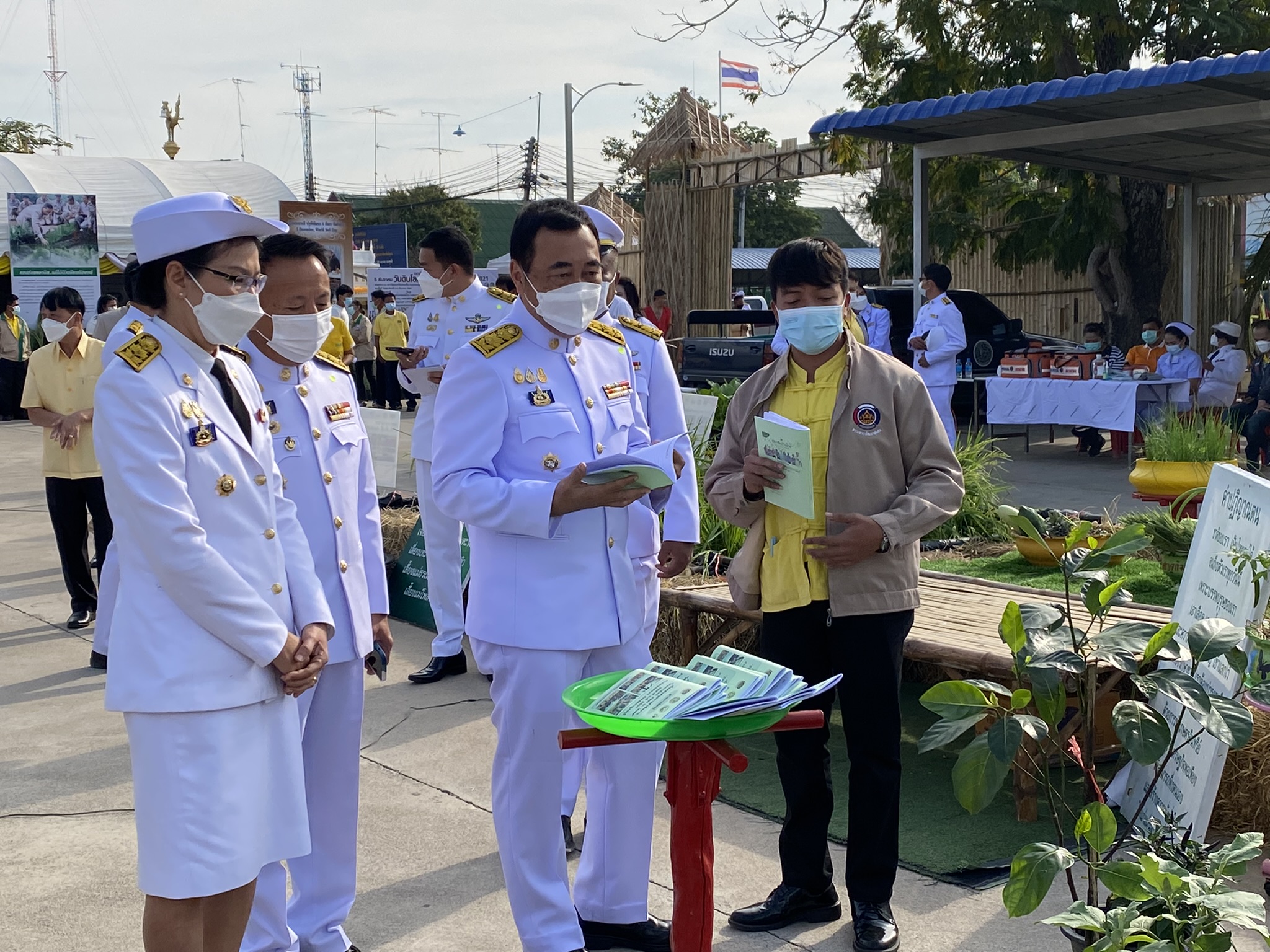 “พช.กาญจน์ ร่วมแสดงผลสำเร็จโคกหนองนาในงานวันดินโลก 64”