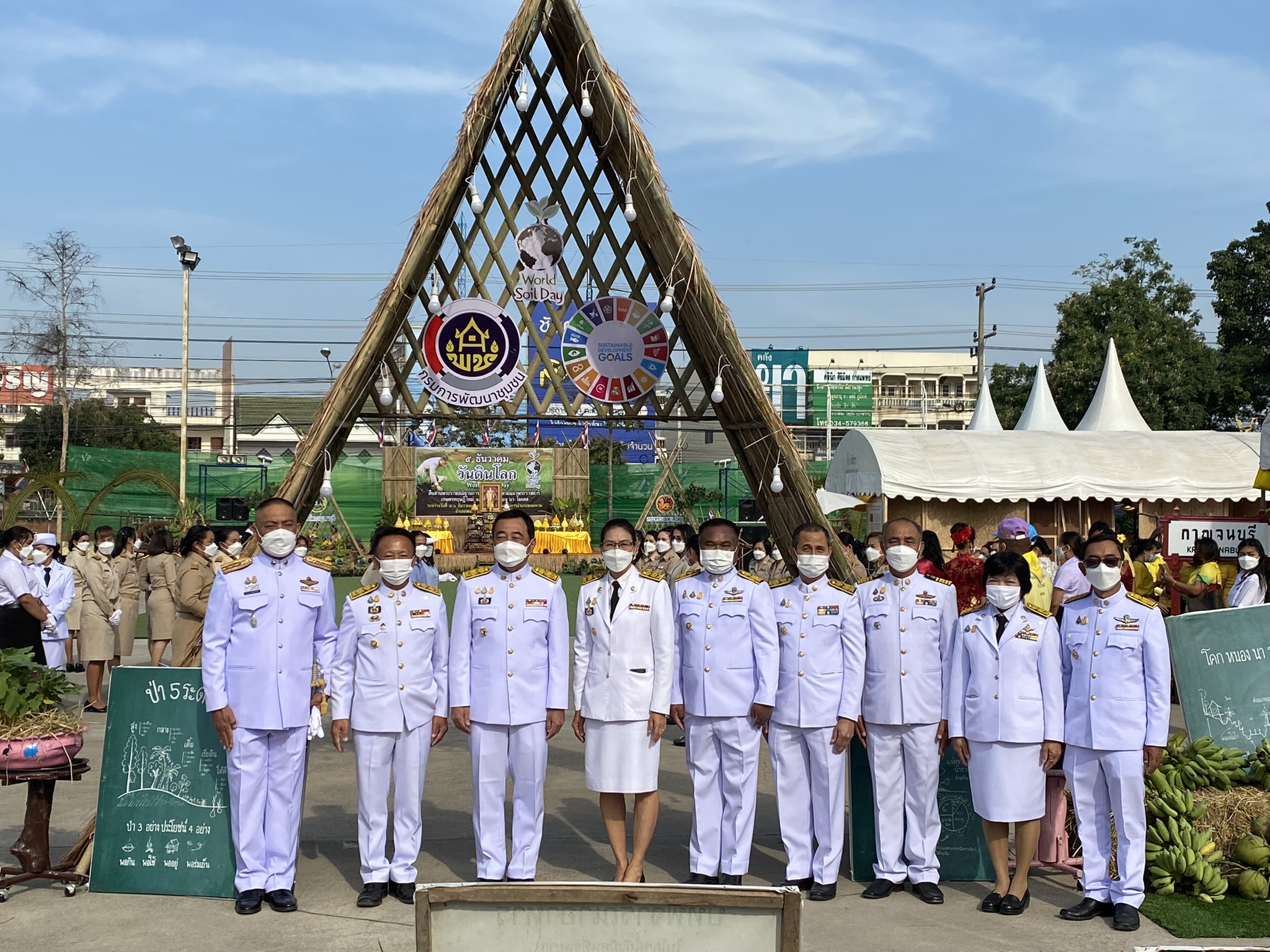 “พช.กาญจน์ ร่วมแสดงผลสำเร็จโคกหนองนาในงานวันดินโลก 64”