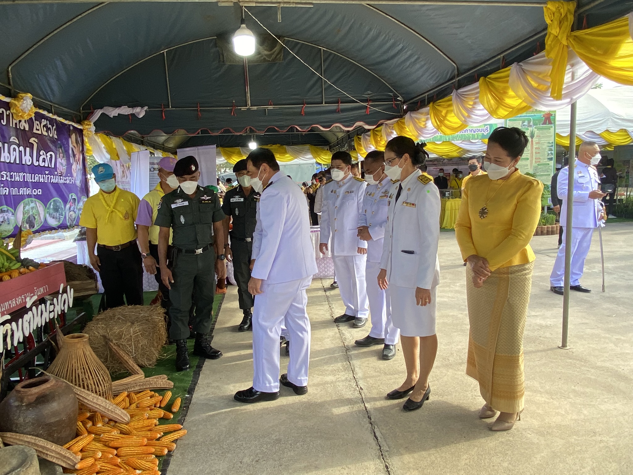 “พช.กาญจน์ ร่วมแสดงผลสำเร็จโคกหนองนาในงานวันดินโลก 64”