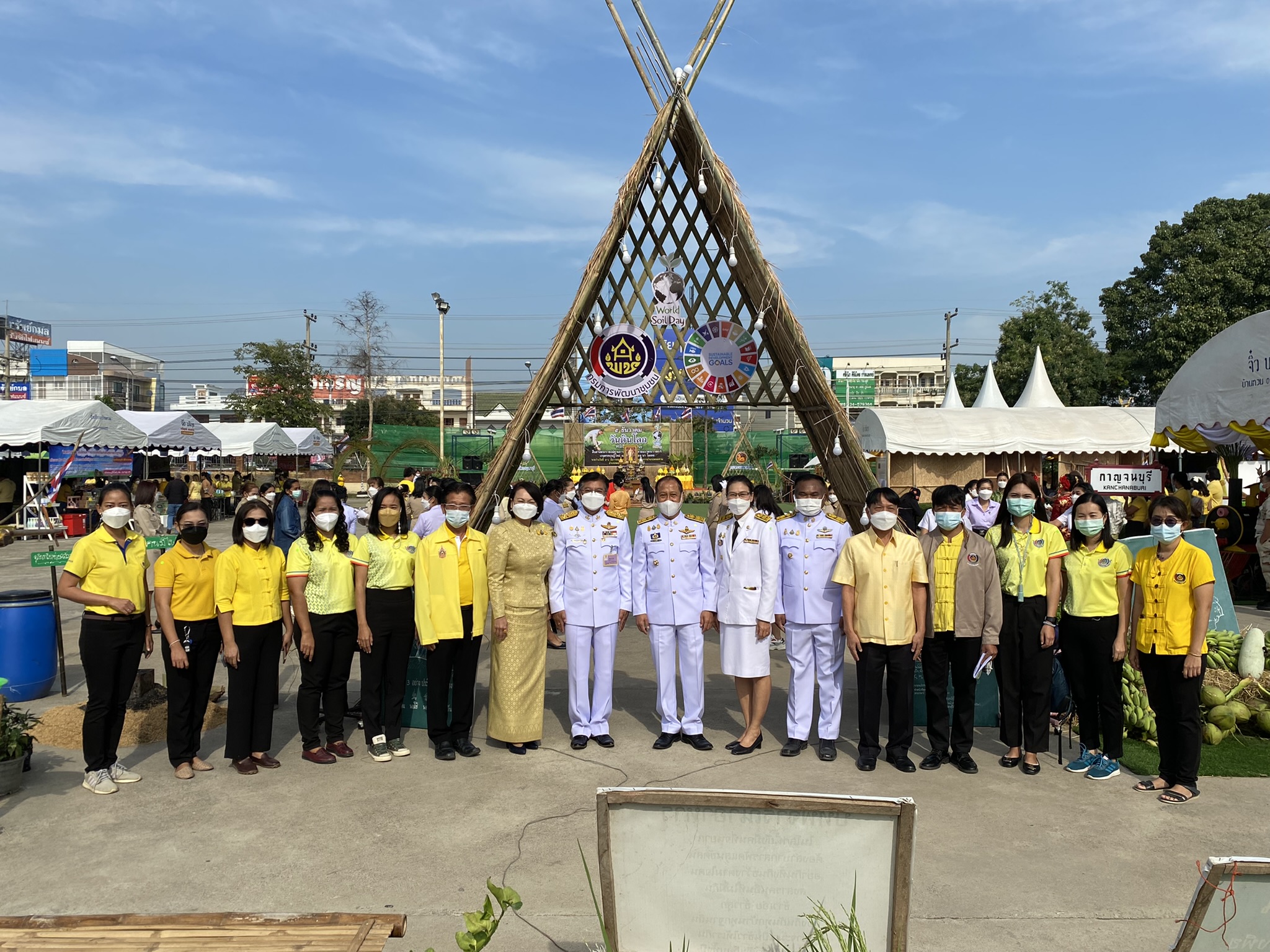 “พช.กาญจน์ ร่วมแสดงผลสำเร็จโคกหนองนาในงานวันดินโลก 64”