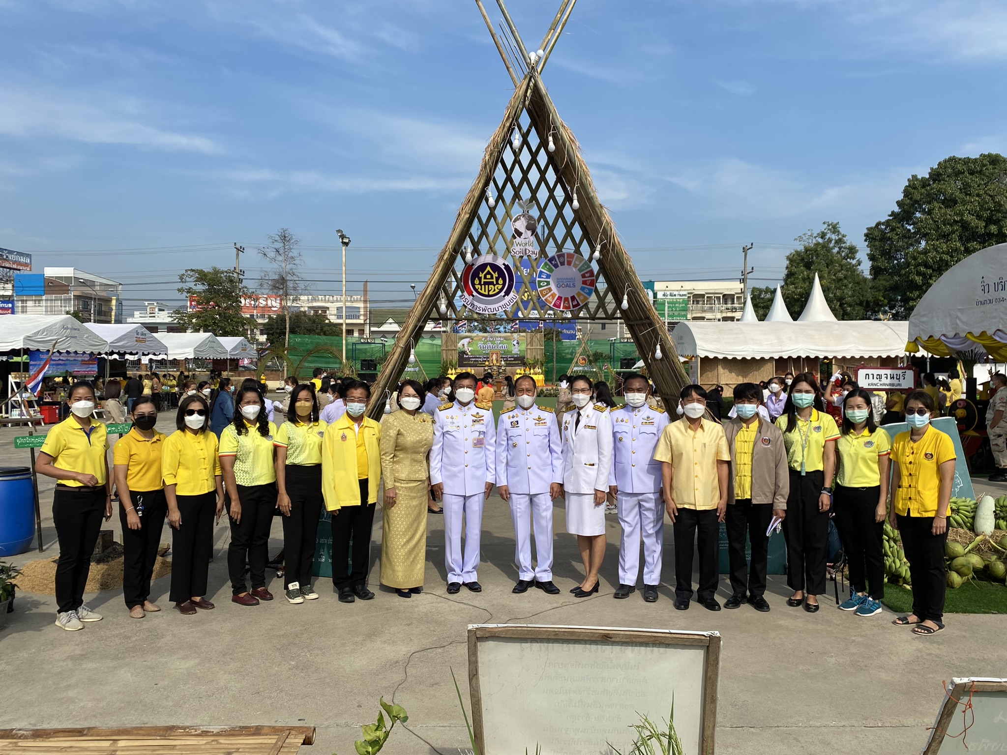 “พช.กาญจน์ ร่วมแสดงผลสำเร็จโคกหนองนาในงานวันดินโลก 64”