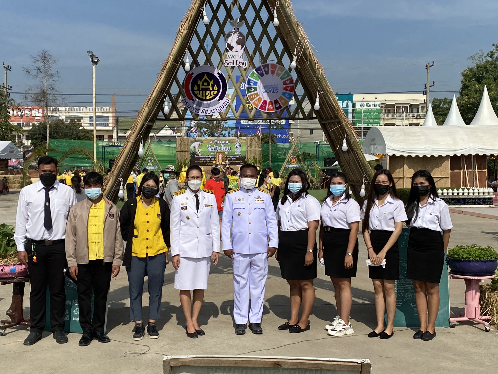“พช.กาญจน์ ร่วมแสดงผลสำเร็จโคกหนองนาในงานวันดินโลก 64”