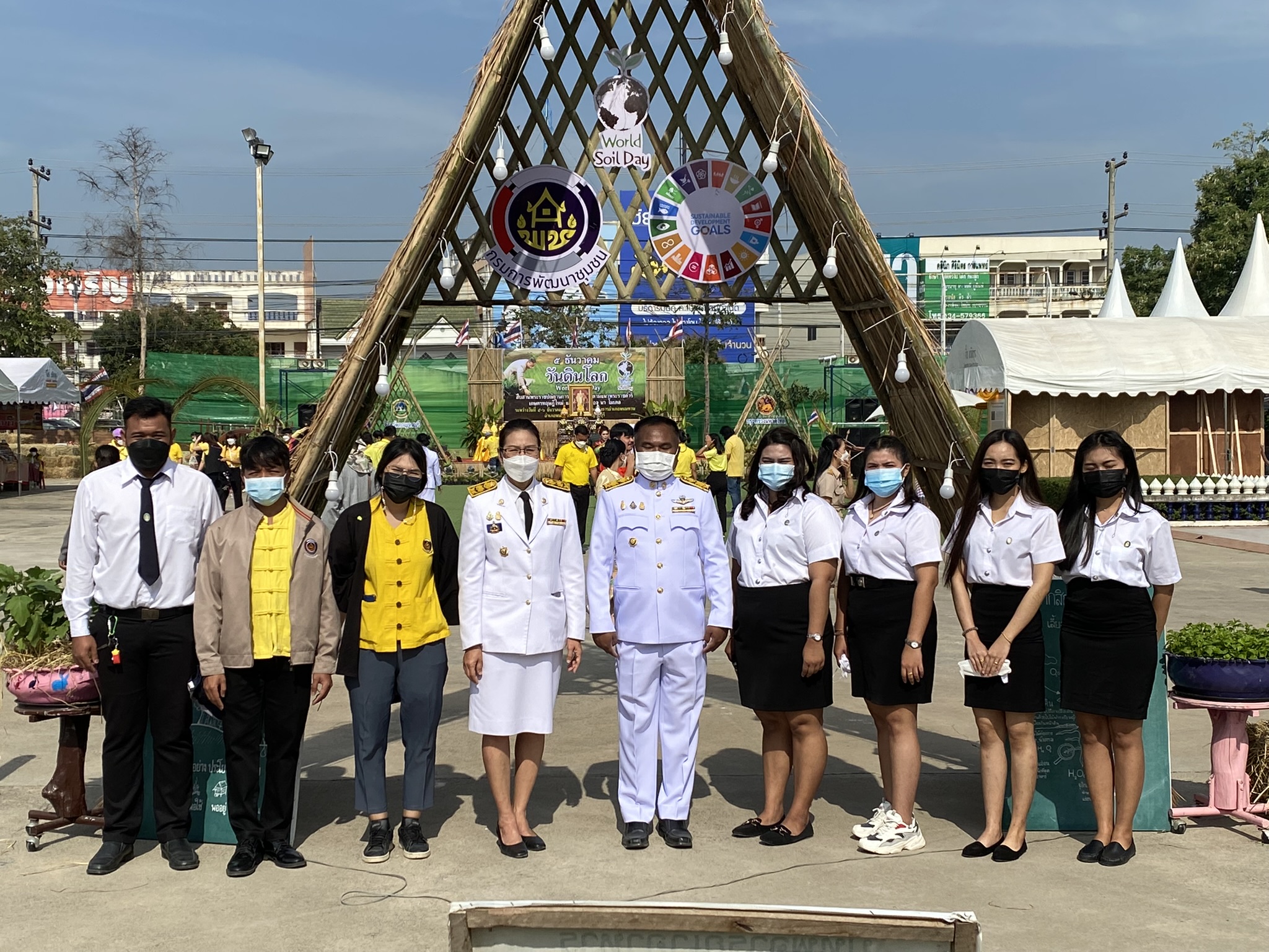 “พช.กาญจน์ ร่วมแสดงผลสำเร็จโคกหนองนาในงานวันดินโลก 64”