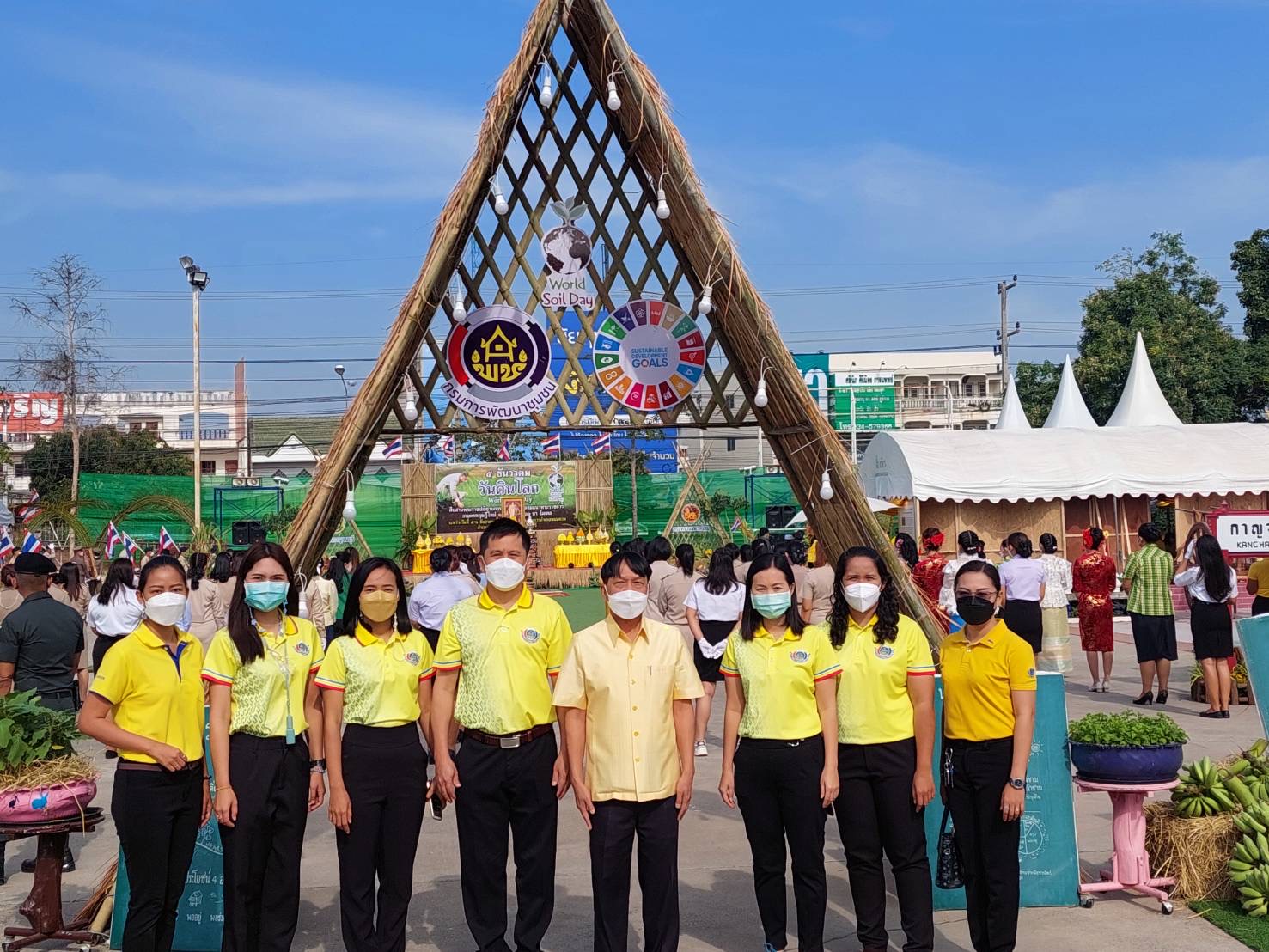 “พช.กาญจน์ ร่วมแสดงผลสำเร็จโคกหนองนาในงานวันดินโลก 64”