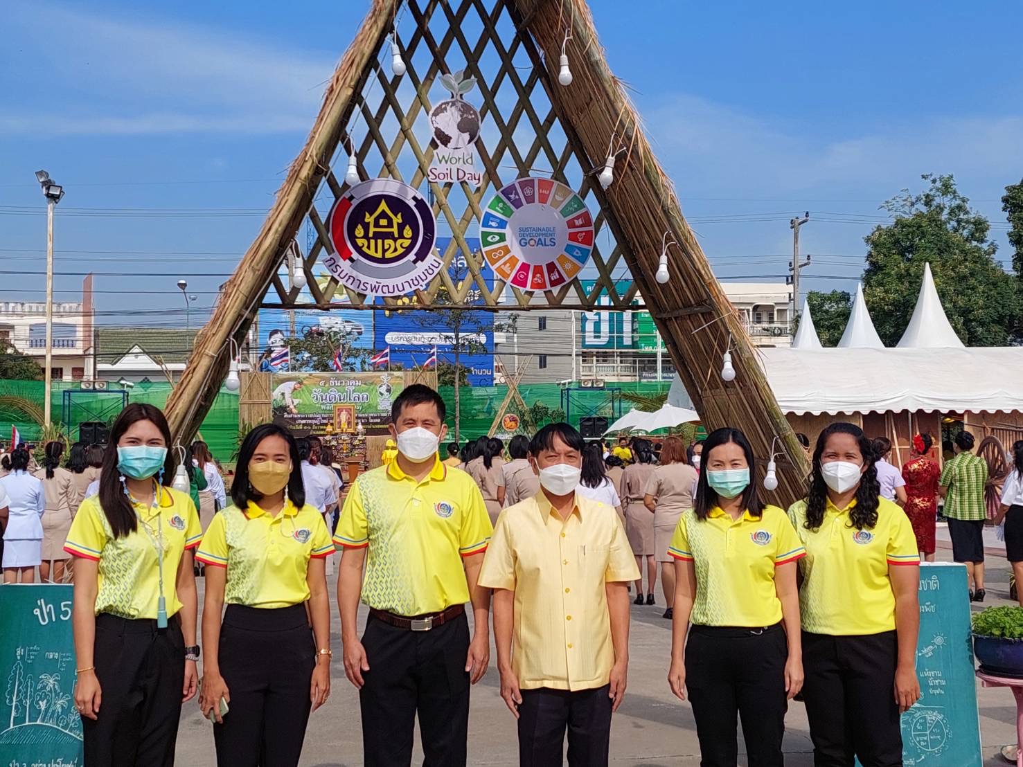 “พช.กาญจน์ ร่วมแสดงผลสำเร็จโคกหนองนาในงานวันดินโลก 64”