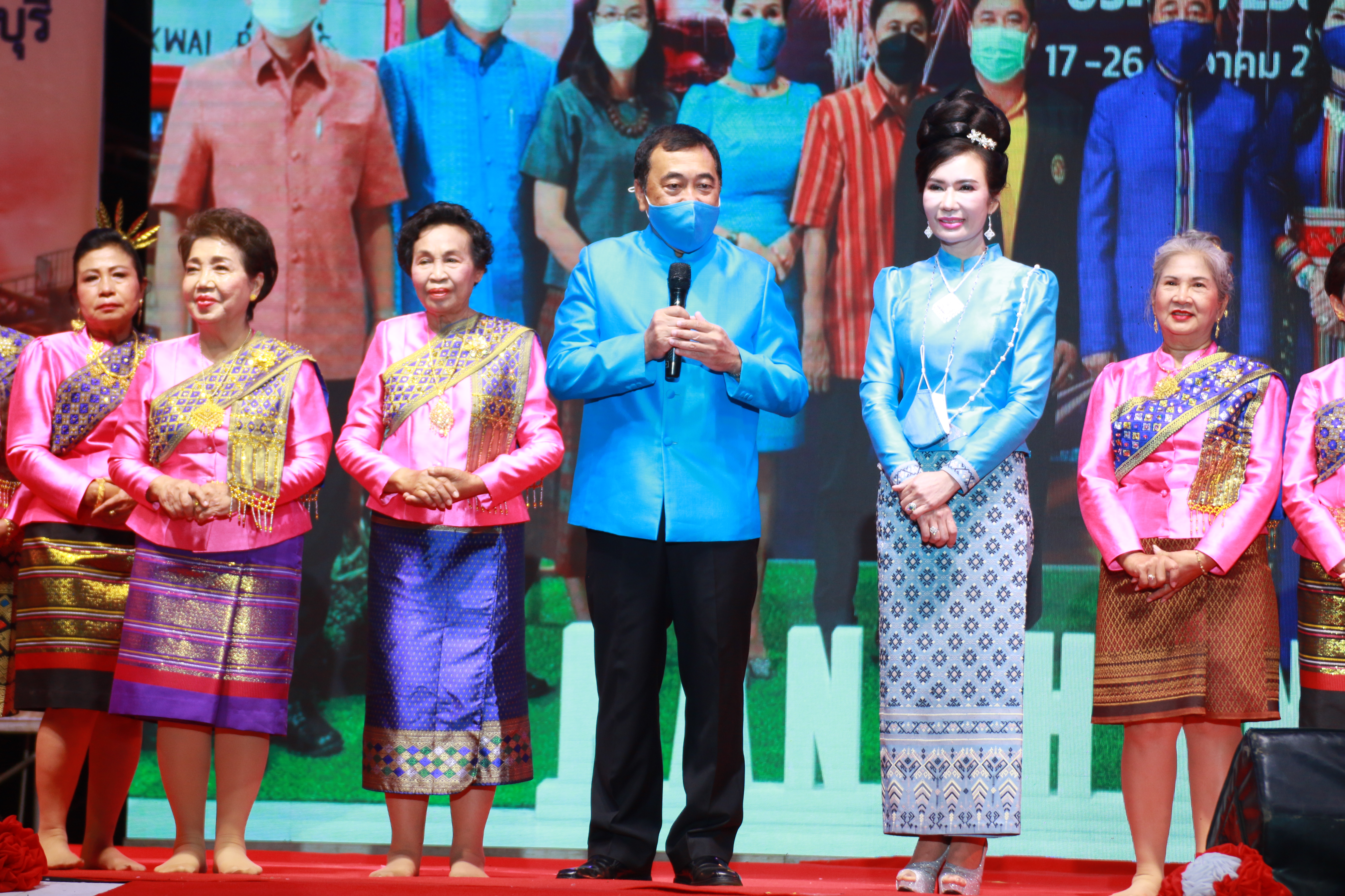 “พัฒนาชุมชนเมืองกาญจน์ ชวนพาเที่ยวงานสะพาน 64 เปิดประสบการณ์ชมความสวยงามของประวัติศาสตร์ เดินแบบผ้าไทย และชิม ช้อป ของดี ของอร่อย เมืองกาญจน์”