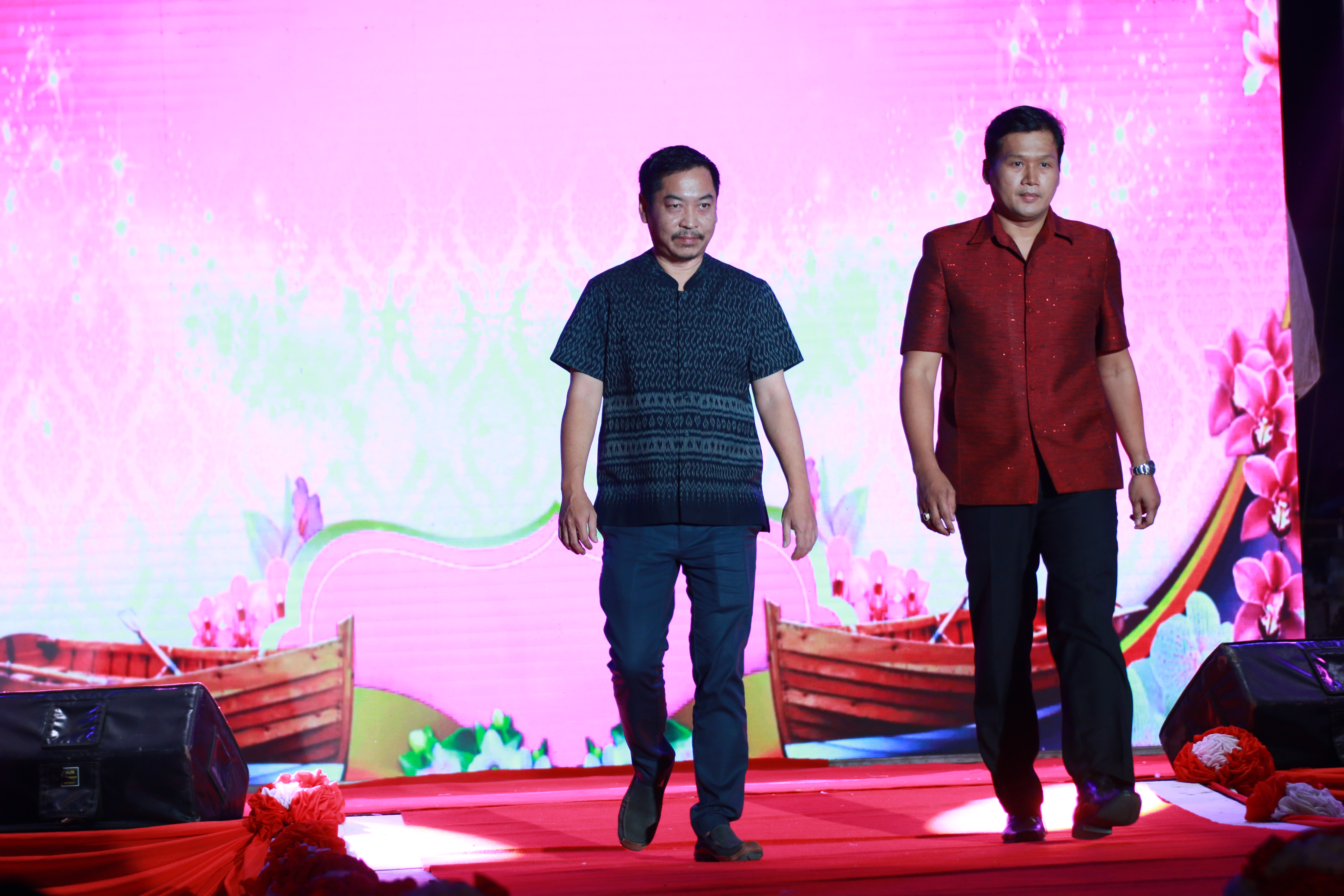 “พัฒนาชุมชนเมืองกาญจน์ ชวนพาเที่ยวงานสะพาน 64 เปิดประสบการณ์ชมความสวยงามของประวัติศาสตร์ เดินแบบผ้าไทย และชิม ช้อป ของดี ของอร่อย เมืองกาญจน์”