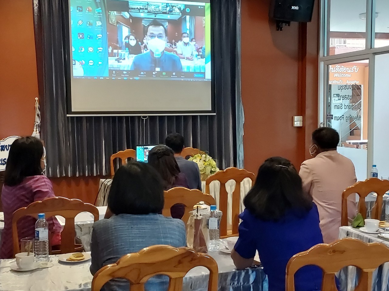 พัฒนาการอำเภอกาญจน์ ร่วมการประชุมโครงการฝึกอบรมบุคลากรกรมการพัฒนาชุมชน หลักสูตรเสริมสมรรถนะพัฒนาการอำเภอ ประจำปีงบประมาณ 2565 ผ่านระบบ Zoom Cloud Meeting