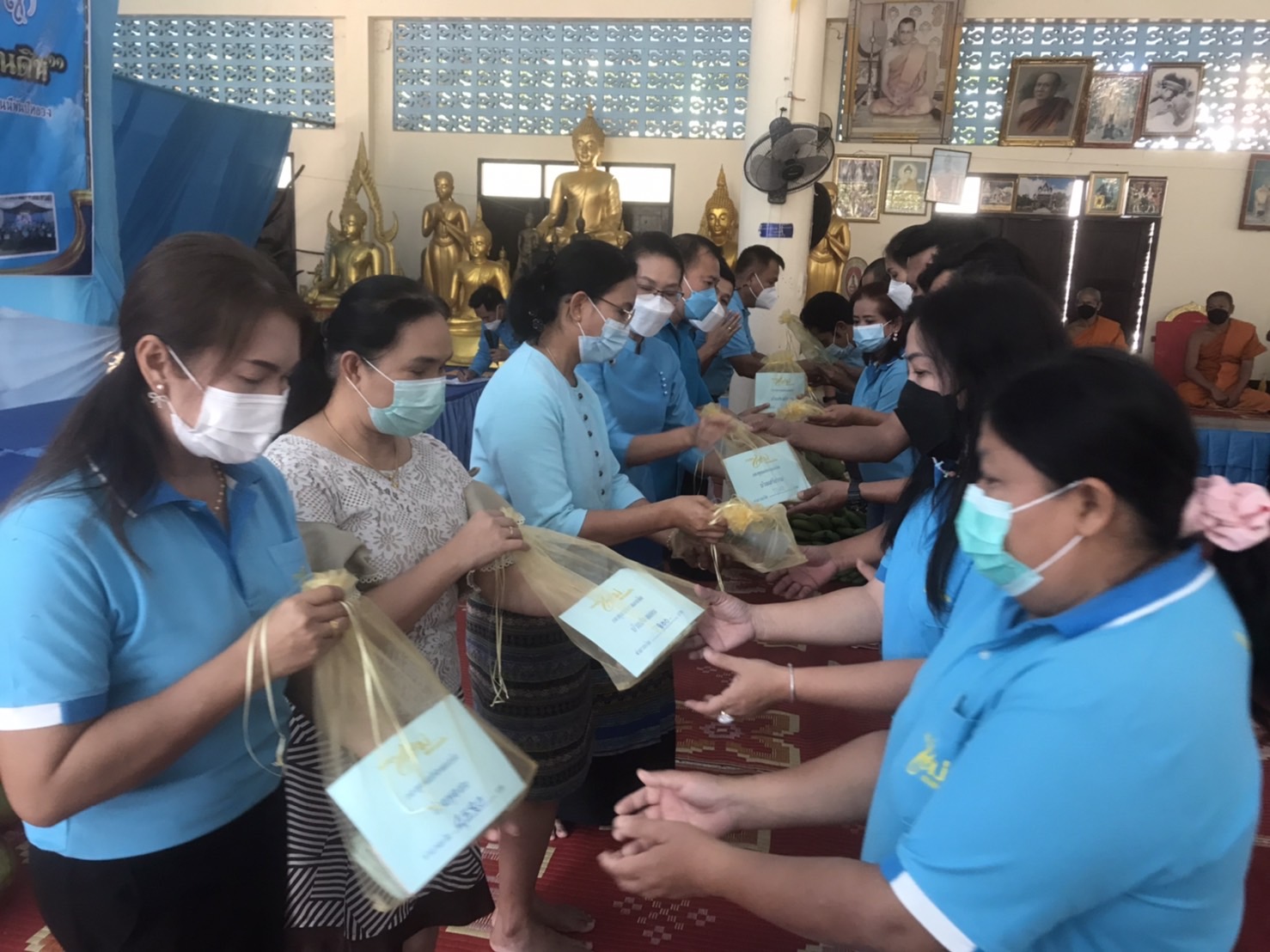 “พัฒนาการจังหวัดกาญจนบุรี ร่วมพิธีใหญ่ทอดผ้าป่ามหากุศล ” 17 ปี กองทุนแม่ของแผ่นดิน” อำเภอไทรโยค และลงพื้นที่ให้กำลังใจผู้ผ่านการบำบัดที่ได้รับงบจาก ปปส. สร้างงาน สร้างรายได้ ไกลจากยาเสพติด”