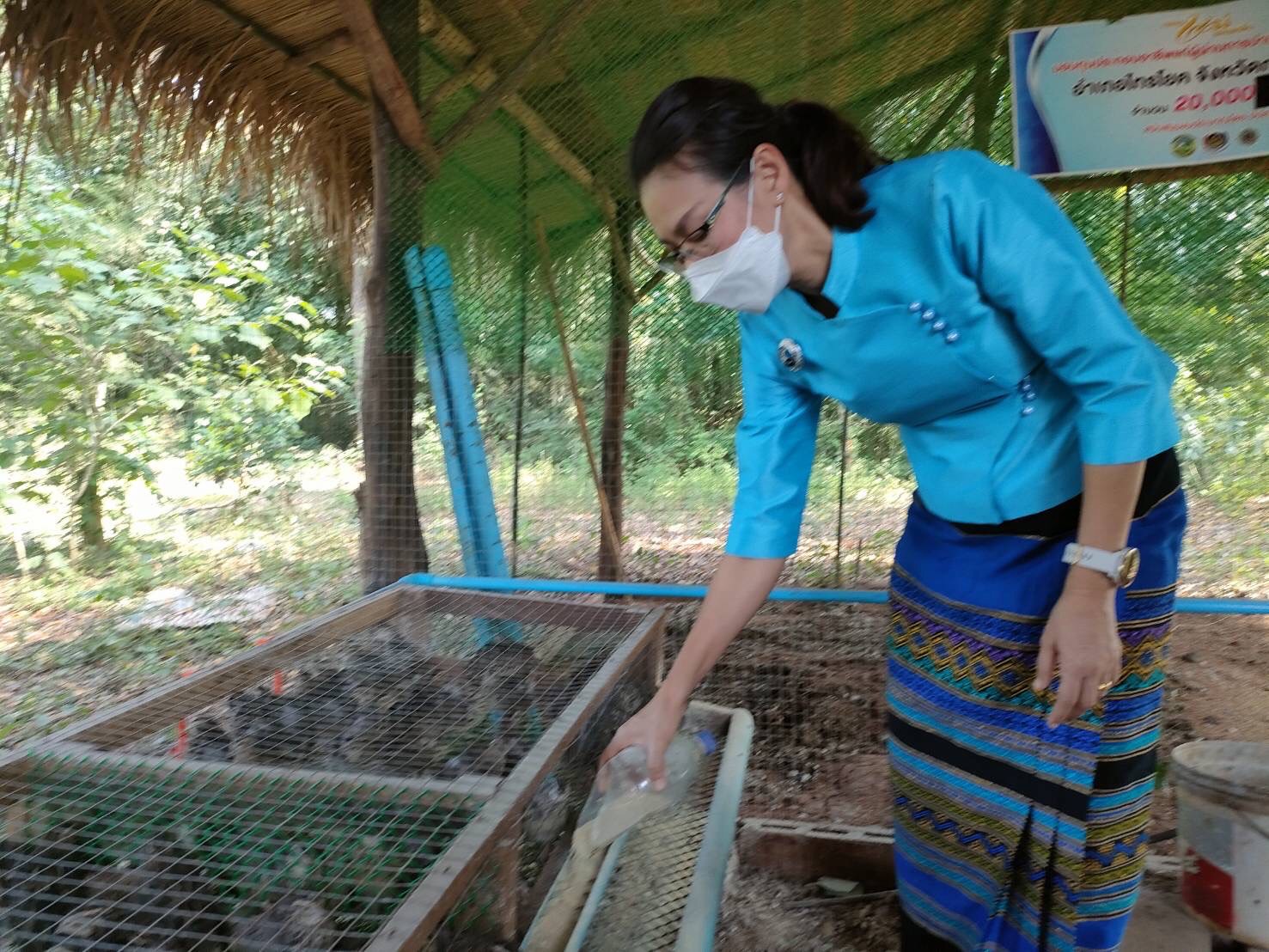 “พัฒนาการจังหวัดกาญจนบุรี ร่วมพิธีใหญ่ทอดผ้าป่ามหากุศล ” 17 ปี กองทุนแม่ของแผ่นดิน” อำเภอไทรโยค และลงพื้นที่ให้กำลังใจผู้ผ่านการบำบัดที่ได้รับงบจาก ปปส. สร้างงาน สร้างรายได้ ไกลจากยาเสพติด”