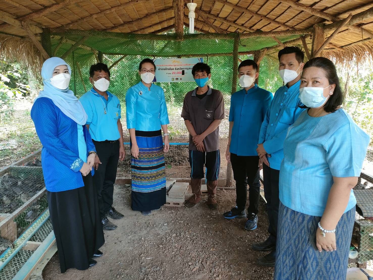 “พัฒนาการจังหวัดกาญจนบุรี ร่วมพิธีใหญ่ทอดผ้าป่ามหากุศล ” 17 ปี กองทุนแม่ของแผ่นดิน” อำเภอไทรโยค และลงพื้นที่ให้กำลังใจผู้ผ่านการบำบัดที่ได้รับงบจาก ปปส. สร้างงาน สร้างรายได้ ไกลจากยาเสพติด”