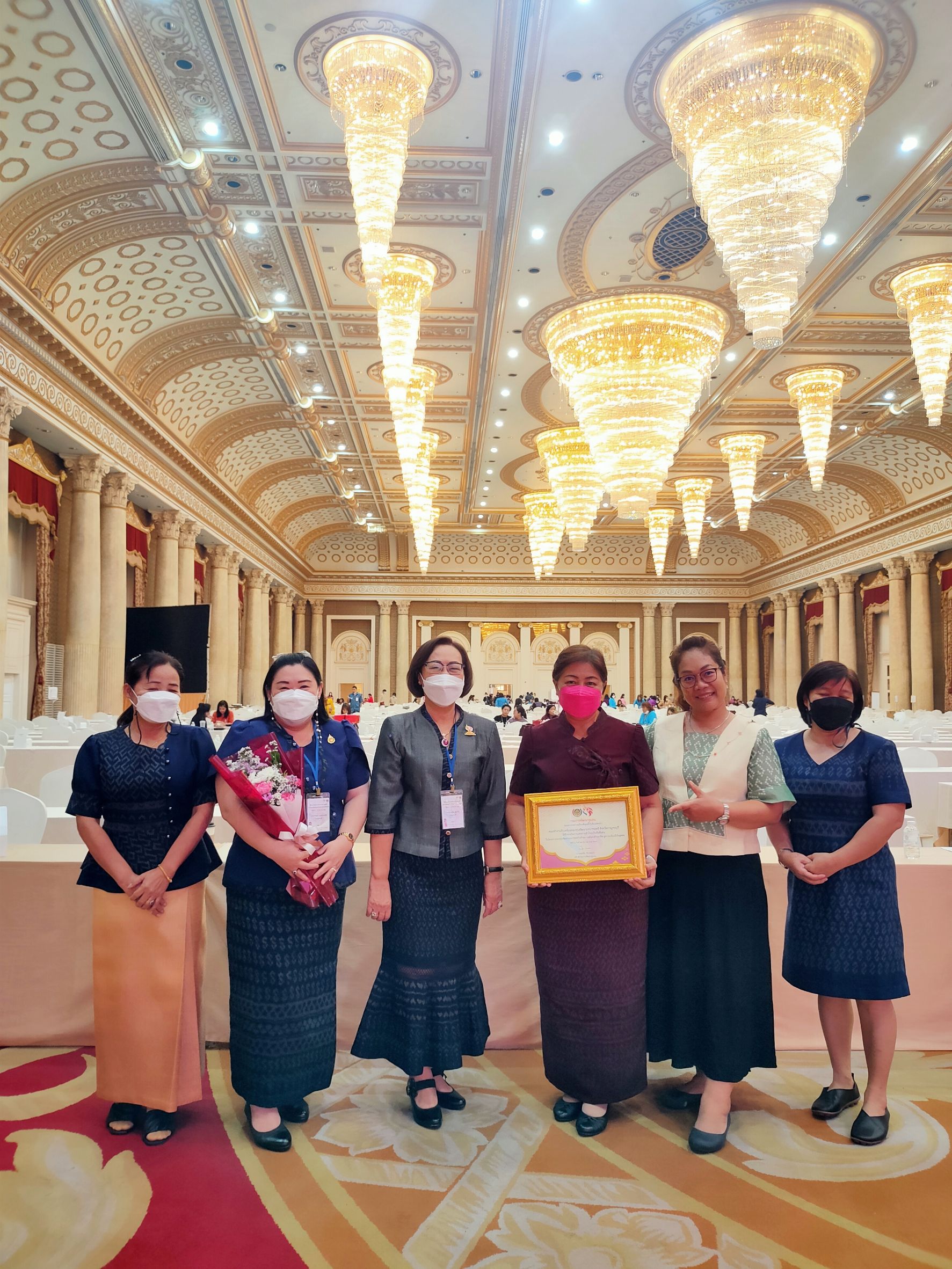 ?? กองทุนพัฒนาบทบาทสตรีจังหวัดกาญจนบุรี รับรางวัลอีกแล้ว!!! จากปลัดกระทรวงมหาดไทย ??