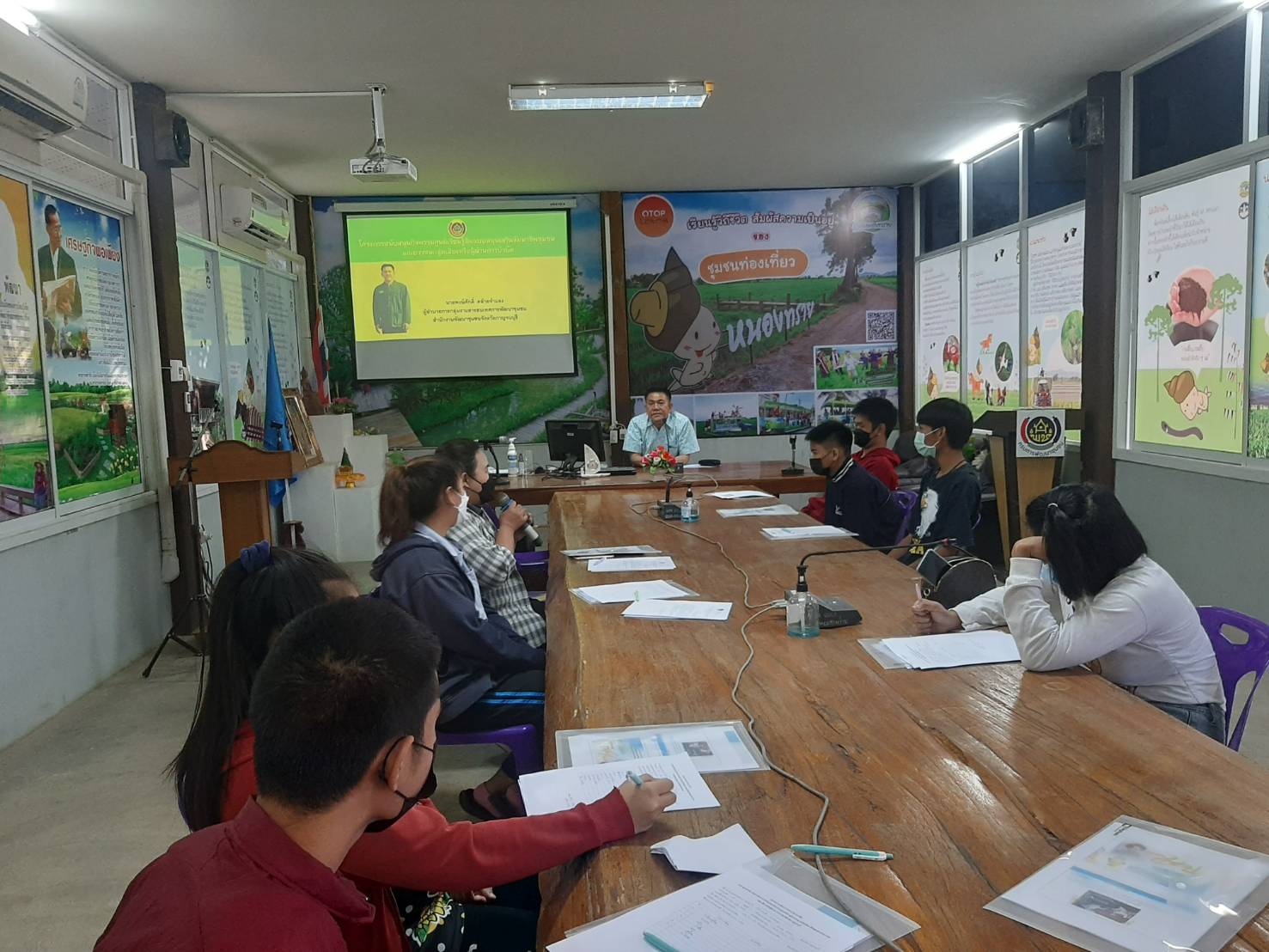 ? CDD KAN News : พัฒนาชุมชนกาญจนบุรีจัดโครงการ สนับสนุนกิจกรรมศูนย์เรียนรู้ต้นแบบหนุนเสริมสัมมาชีพชุมชนแก่เยาวชนกลุ่มเสี่ยงหรือผู้ผ่านการบำบัด