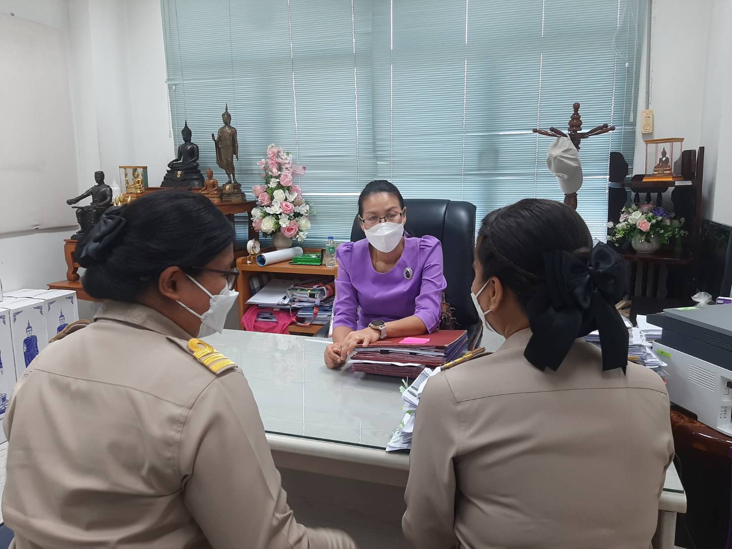 ? CDD KAN News : เจ้าหน้าที่ พช.ปฏิบัติการ รายงานตัวแก่ พัฒนาการจังหวัดกาญจนบุรี