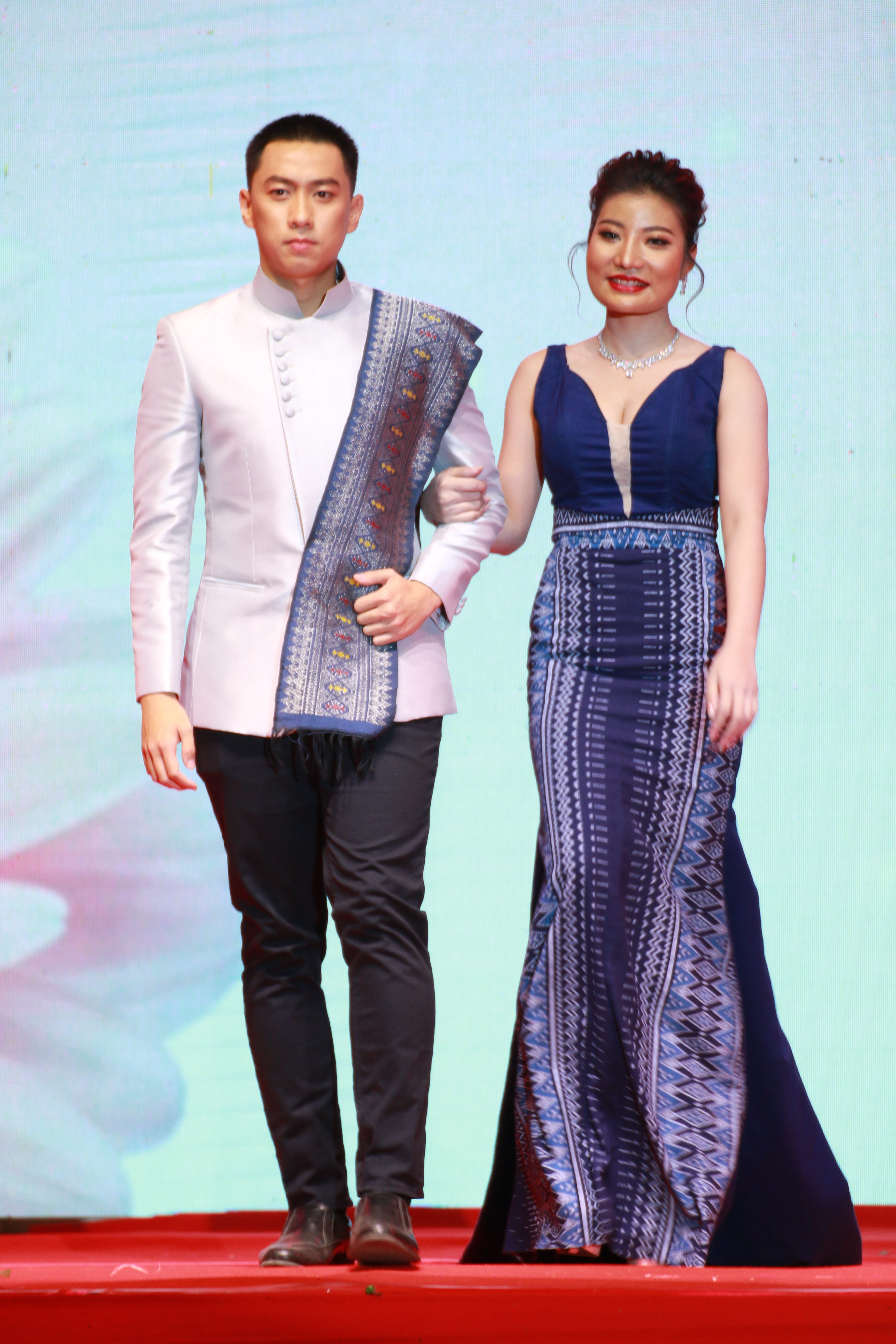 “พัฒนาชุมชนเมืองกาญจน์ ชวนพาชมความสวยงามผ้าไทยในงาน“กาญจนบุรี รักษ์ผ้าไทย รวมน้ำใจ ช่วยกาชาด” และชวนเที่ยวงานสะพาน 64″