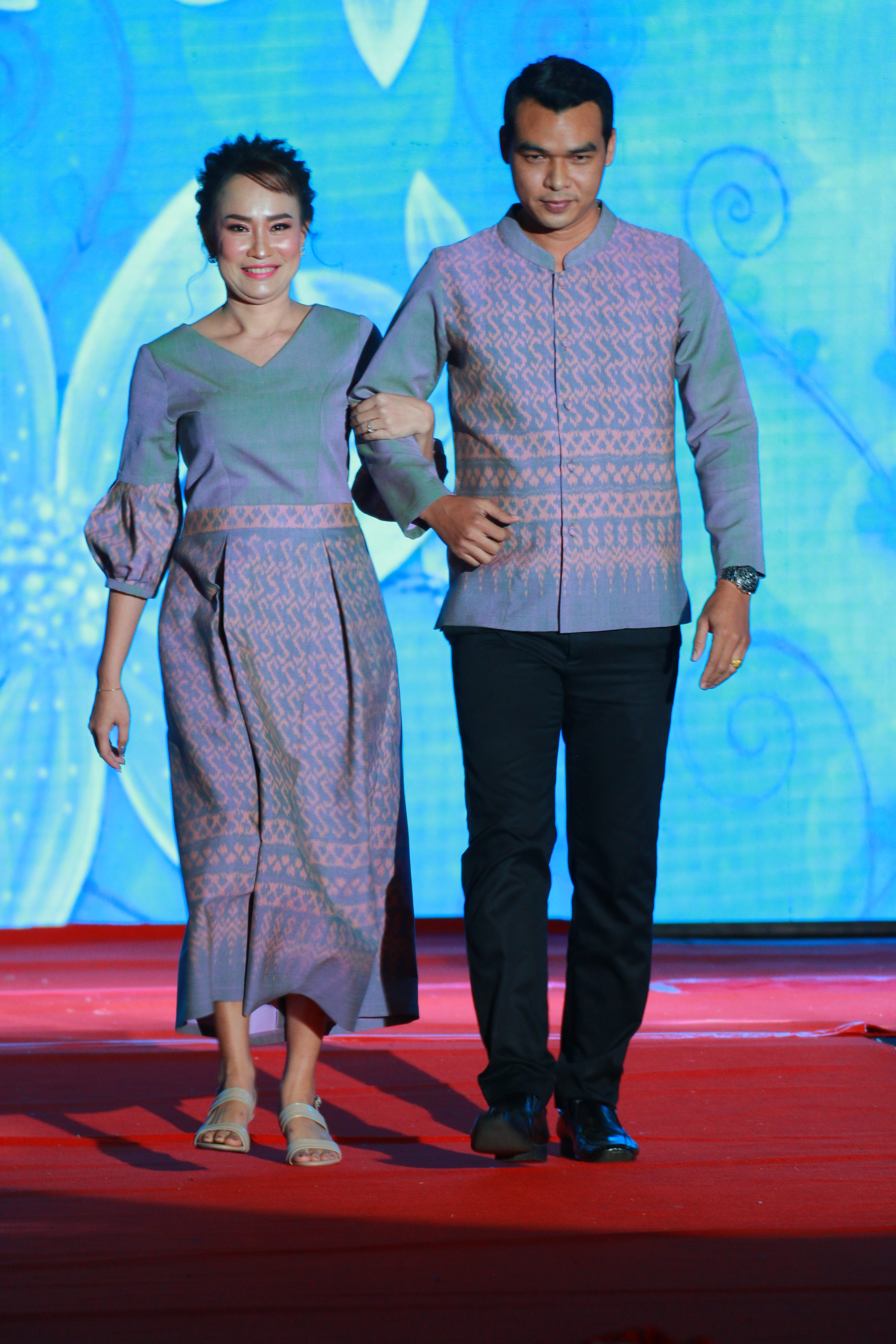 “พัฒนาชุมชนเมืองกาญจน์ ชวนพาชมความสวยงามผ้าไทยในงาน“กาญจนบุรี รักษ์ผ้าไทย รวมน้ำใจ ช่วยกาชาด” และชวนเที่ยวงานสะพาน 64″