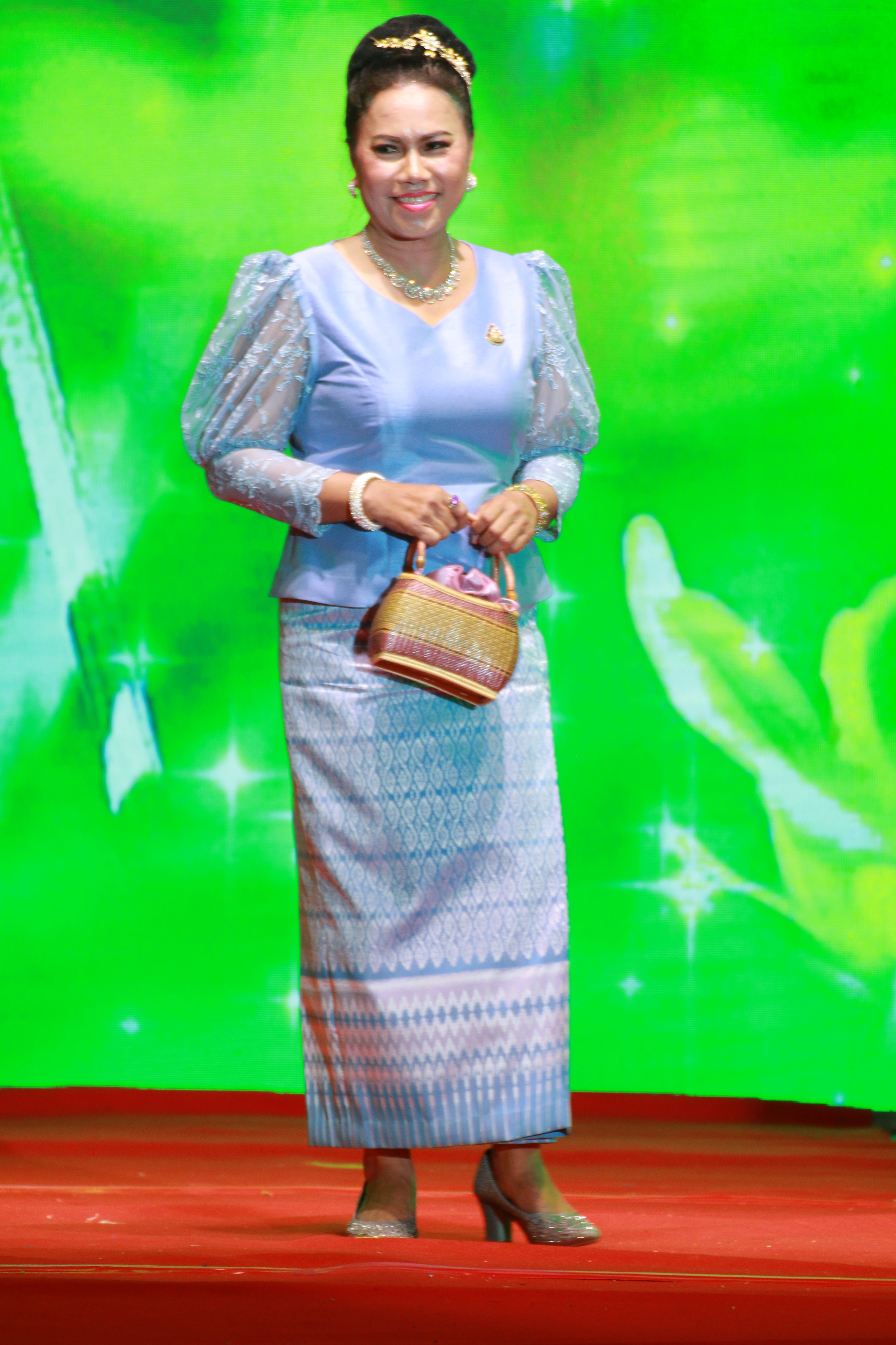 “พัฒนาชุมชนเมืองกาญจน์ ชวนพาชมความสวยงามผ้าไทยในงาน“กาญจนบุรี รักษ์ผ้าไทย รวมน้ำใจ ช่วยกาชาด” และชวนเที่ยวงานสะพาน 64″