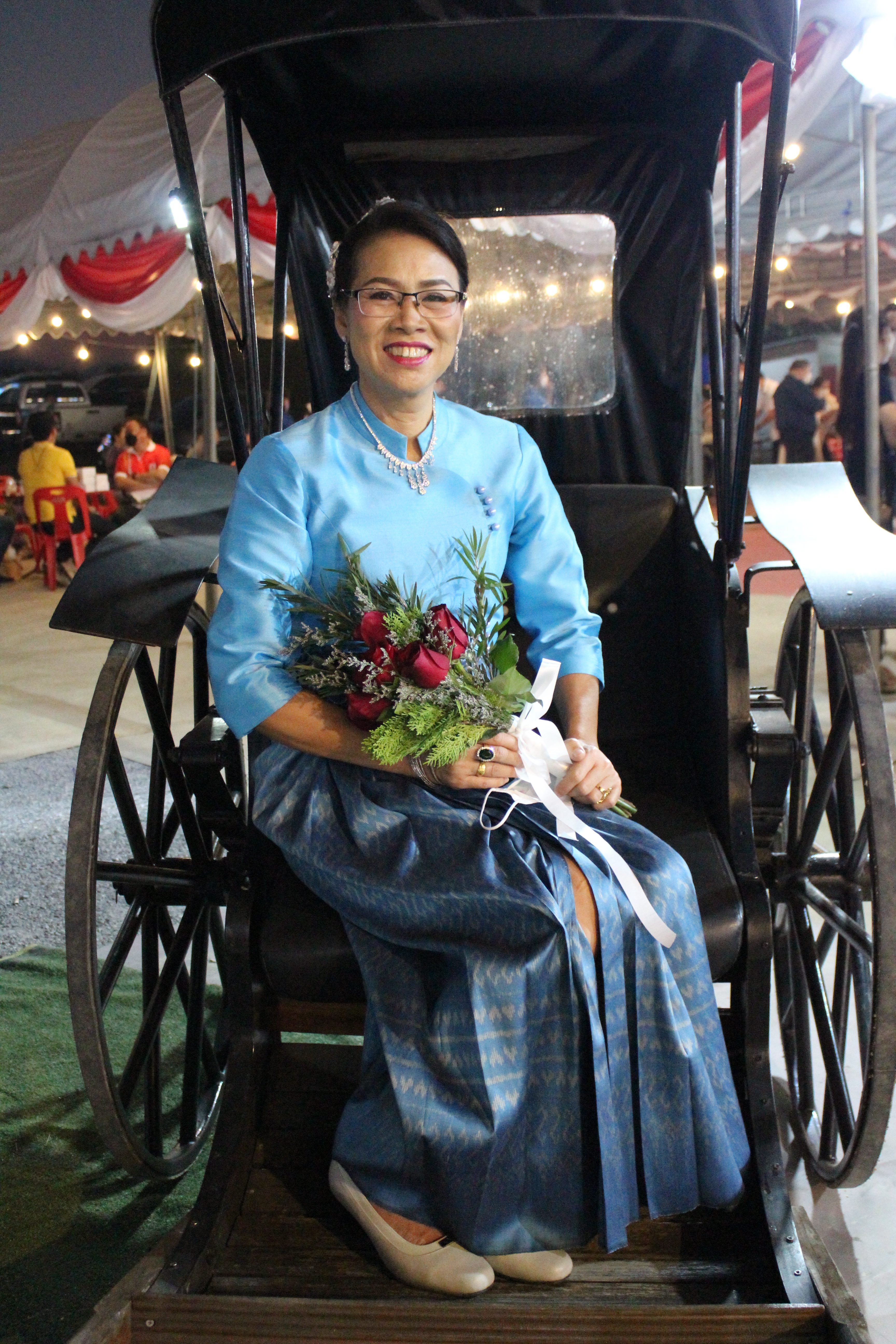“พัฒนาชุมชนเมืองกาญจน์ ชวนพาชมความสวยงามผ้าไทยในงาน“กาญจนบุรี รักษ์ผ้าไทย รวมน้ำใจ ช่วยกาชาด” และชวนเที่ยวงานสะพาน 64″