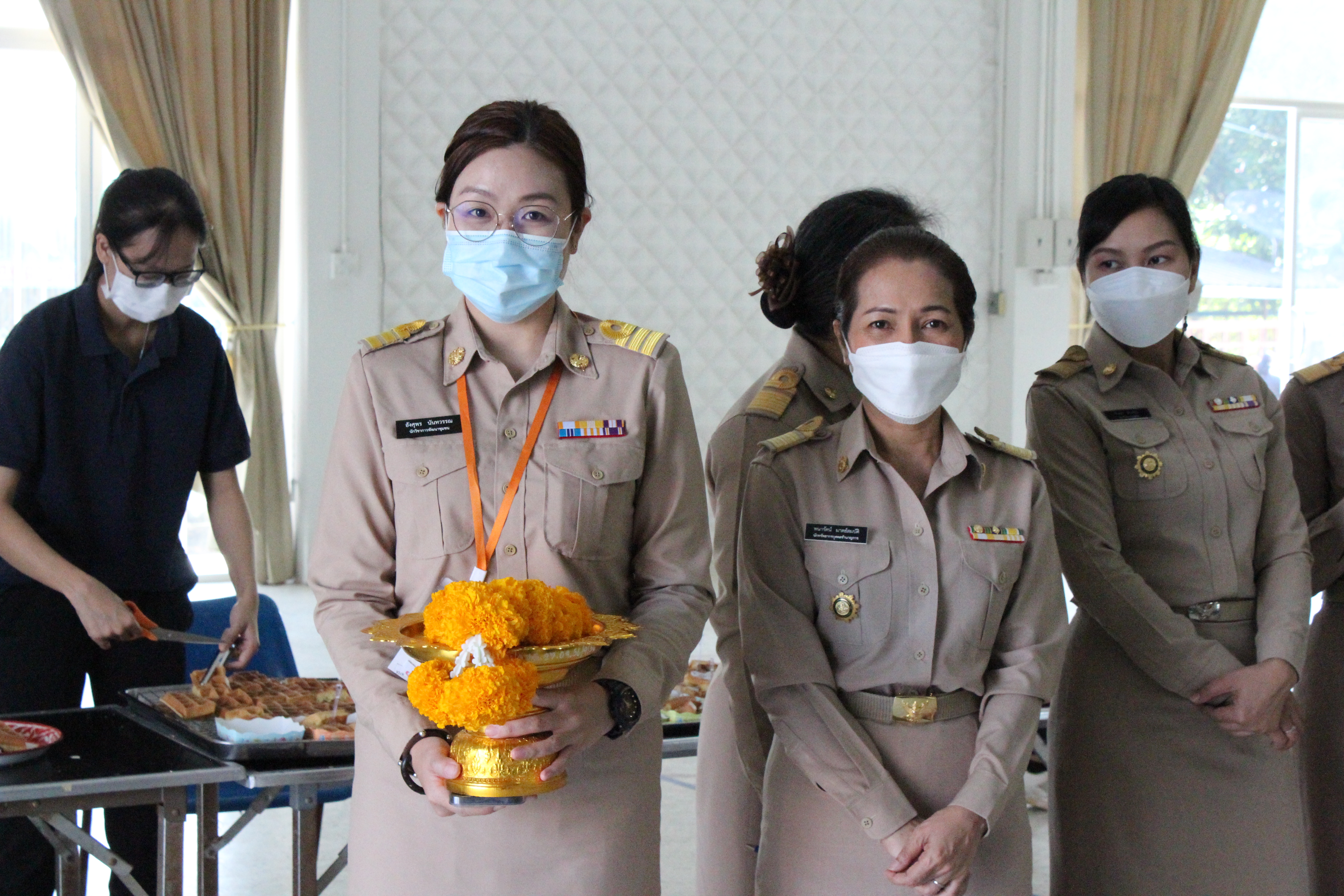 “พัฒนาชุมชนกาญจนบุรีจับมืออำเภอพนมทวน ส่งมอบพัฒนากรบรรจุใหม่ รุ่น 119”