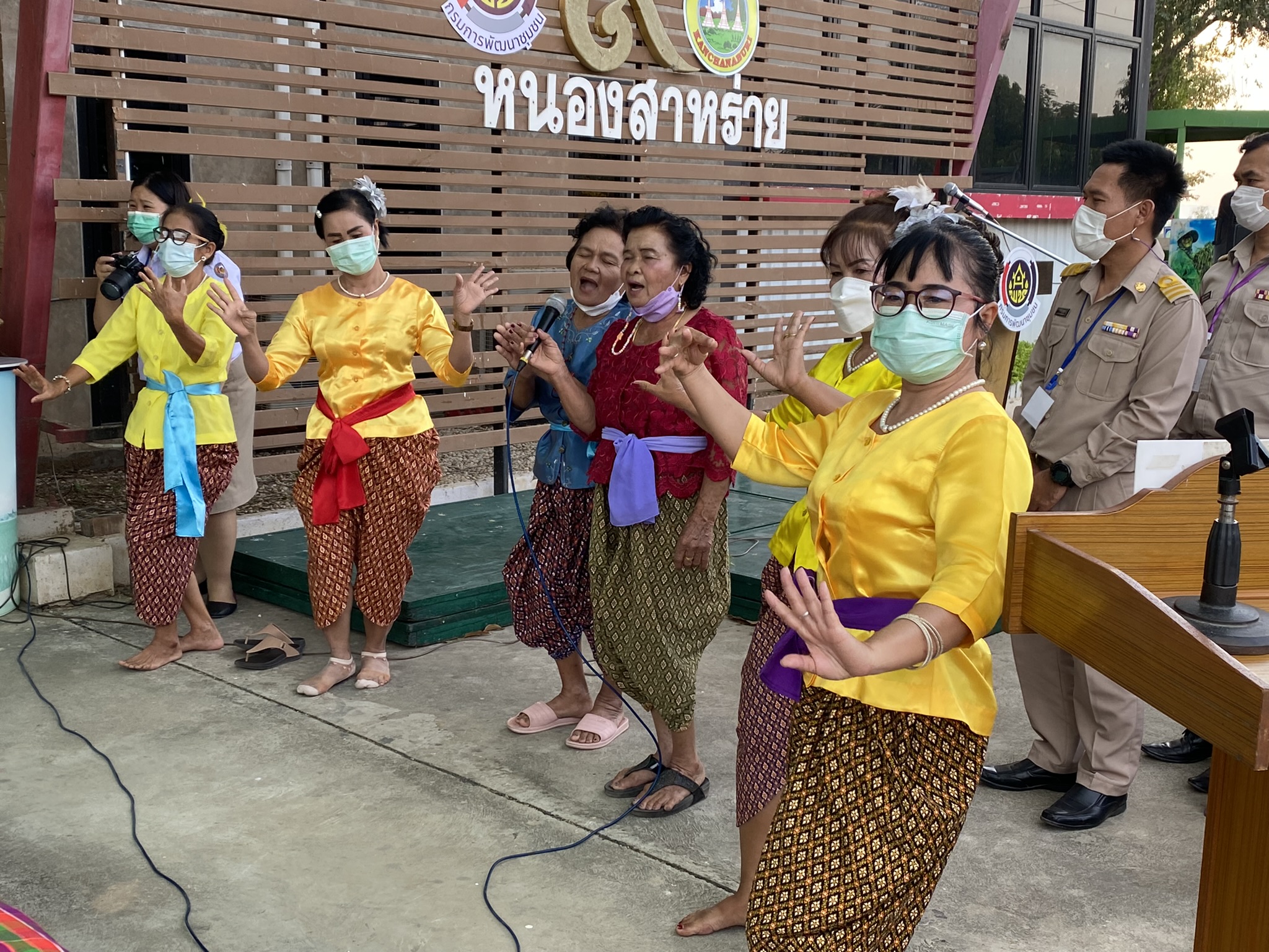 “พัฒนาชุมชนกาญจนบุรีจับมืออำเภอพนมทวน รับพัฒนากรบรรจุใหม่ รุ่น 119 ลงพื้นที่เรียนรู้ต้นแบบงานพัฒนาชุมชนในพื้นที่จริง หวังสร้างคนพัฒนารุ่นใหม่”