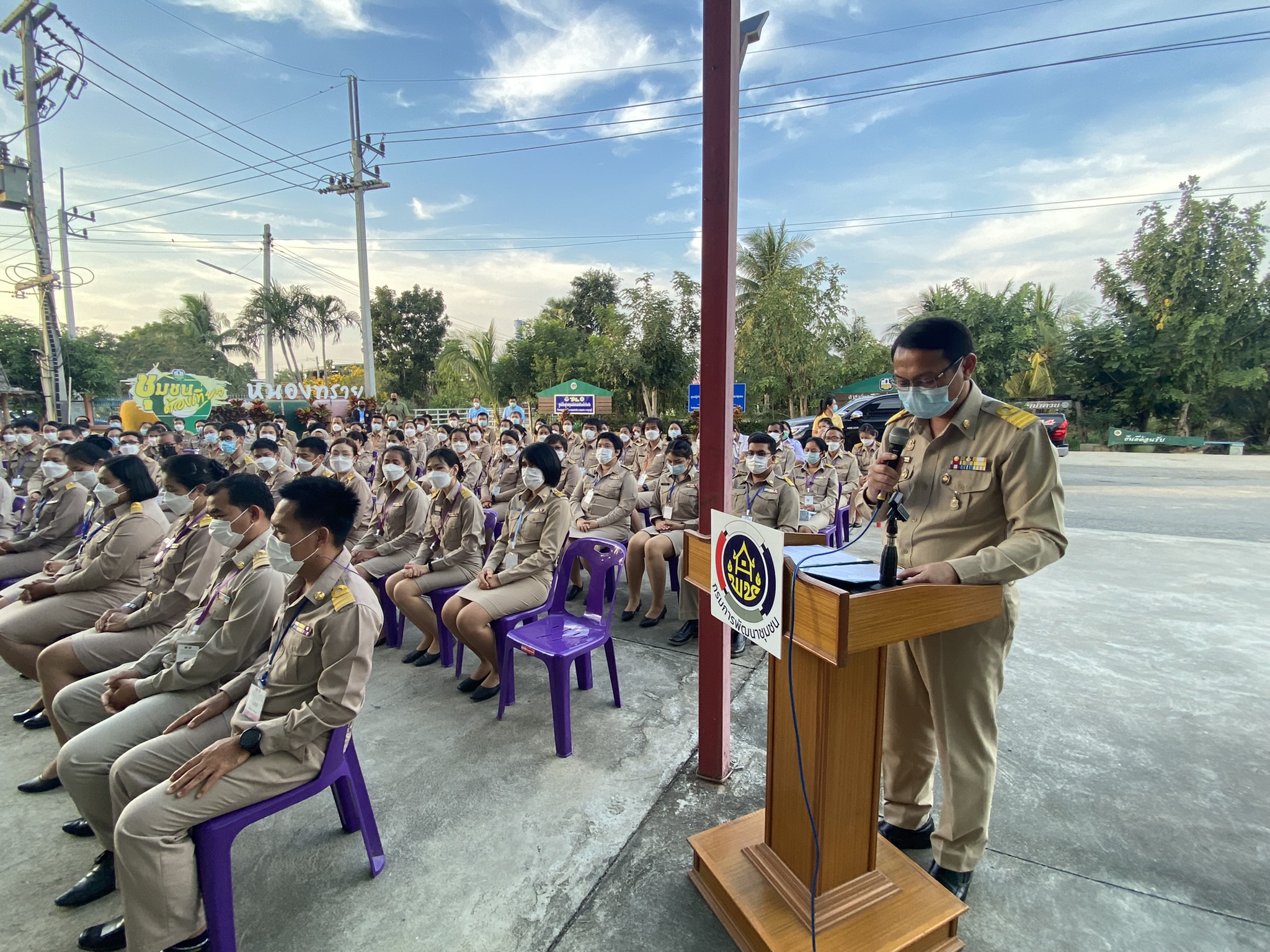 “พัฒนาชุมชนกาญจนบุรีจับมืออำเภอพนมทวน รับพัฒนากรบรรจุใหม่ รุ่น 119 ลงพื้นที่เรียนรู้ต้นแบบงานพัฒนาชุมชนในพื้นที่จริง หวังสร้างคนพัฒนารุ่นใหม่”