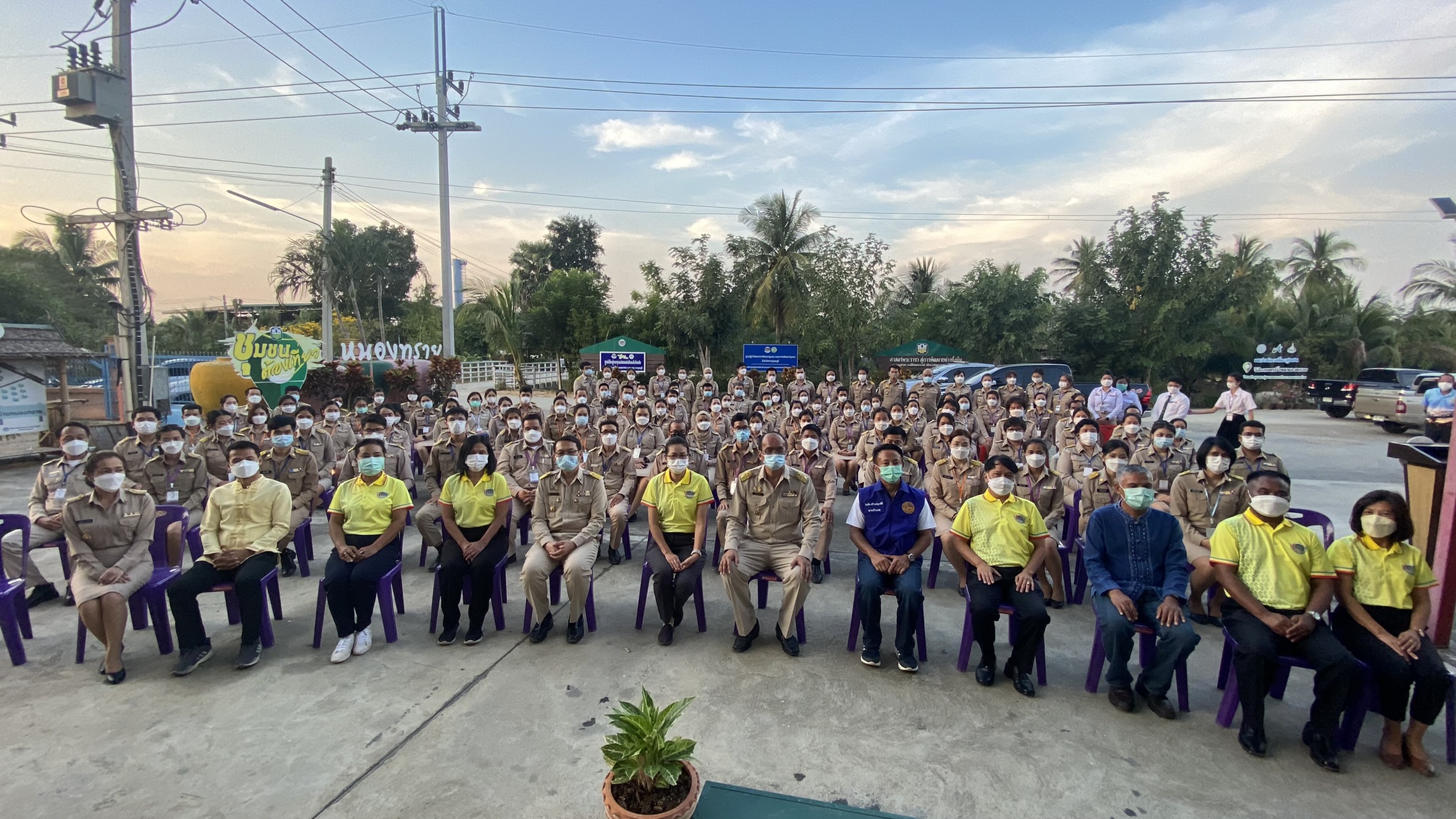 “พัฒนาชุมชนกาญจนบุรีจับมืออำเภอพนมทวน รับพัฒนากรบรรจุใหม่ รุ่น 119 ลงพื้นที่เรียนรู้ต้นแบบงานพัฒนาชุมชนในพื้นที่จริง หวังสร้างคนพัฒนารุ่นใหม่”