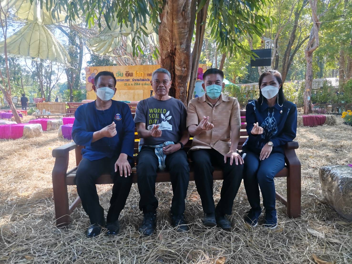 “พัฒนาชุมชนกาญจนบุรีจับมือทองผาภูมิ ร่วมแสดงผลความสำเร็จของโคก หนอง นา โมเดล ในงานวันดินโลก เขื่อนวชิราลงกรณ”