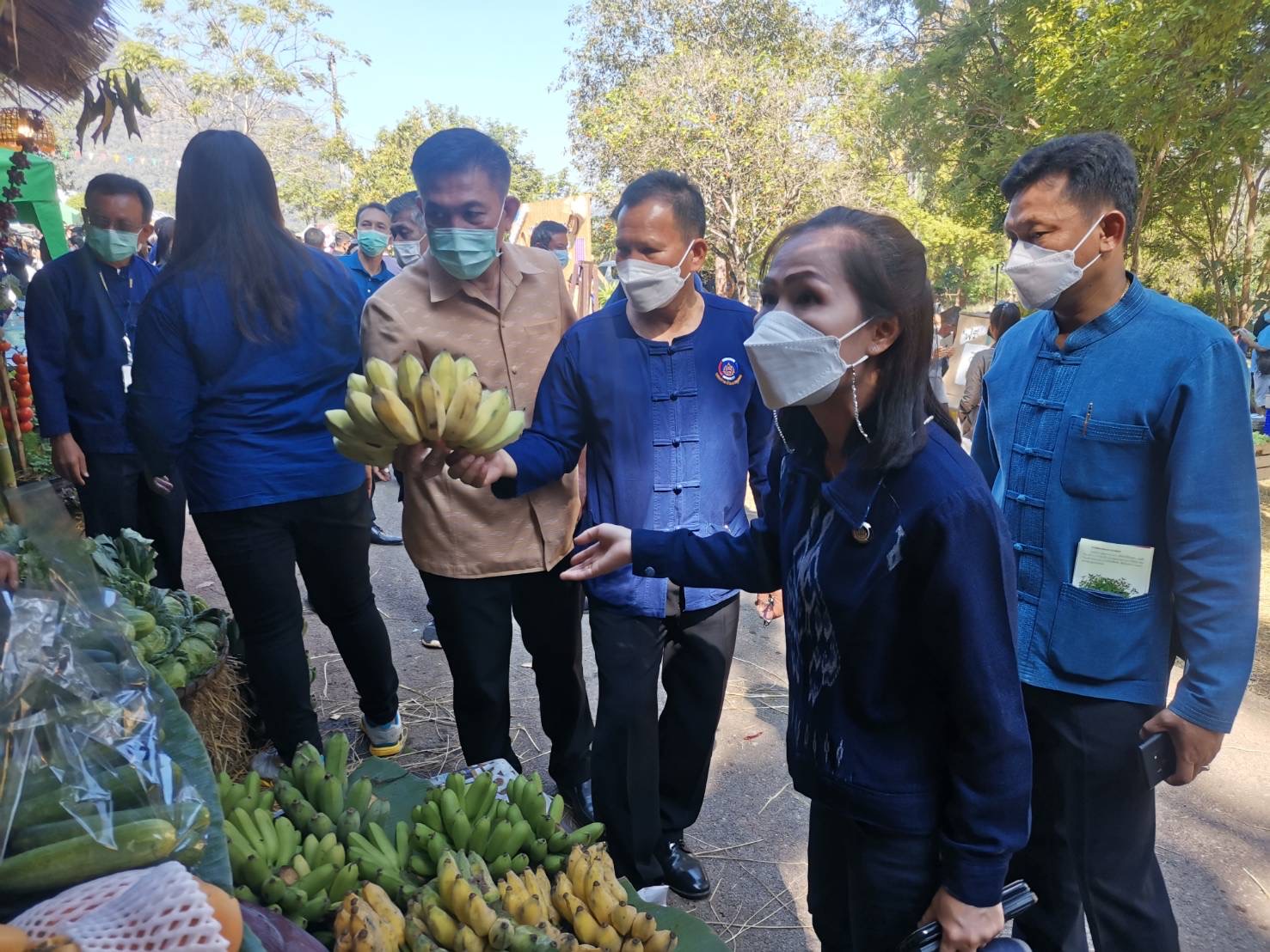 “พัฒนาชุมชนกาญจนบุรีจับมือทองผาภูมิ ร่วมแสดงผลความสำเร็จของโคก หนอง นา โมเดล ในงานวันดินโลก เขื่อนวชิราลงกรณ”