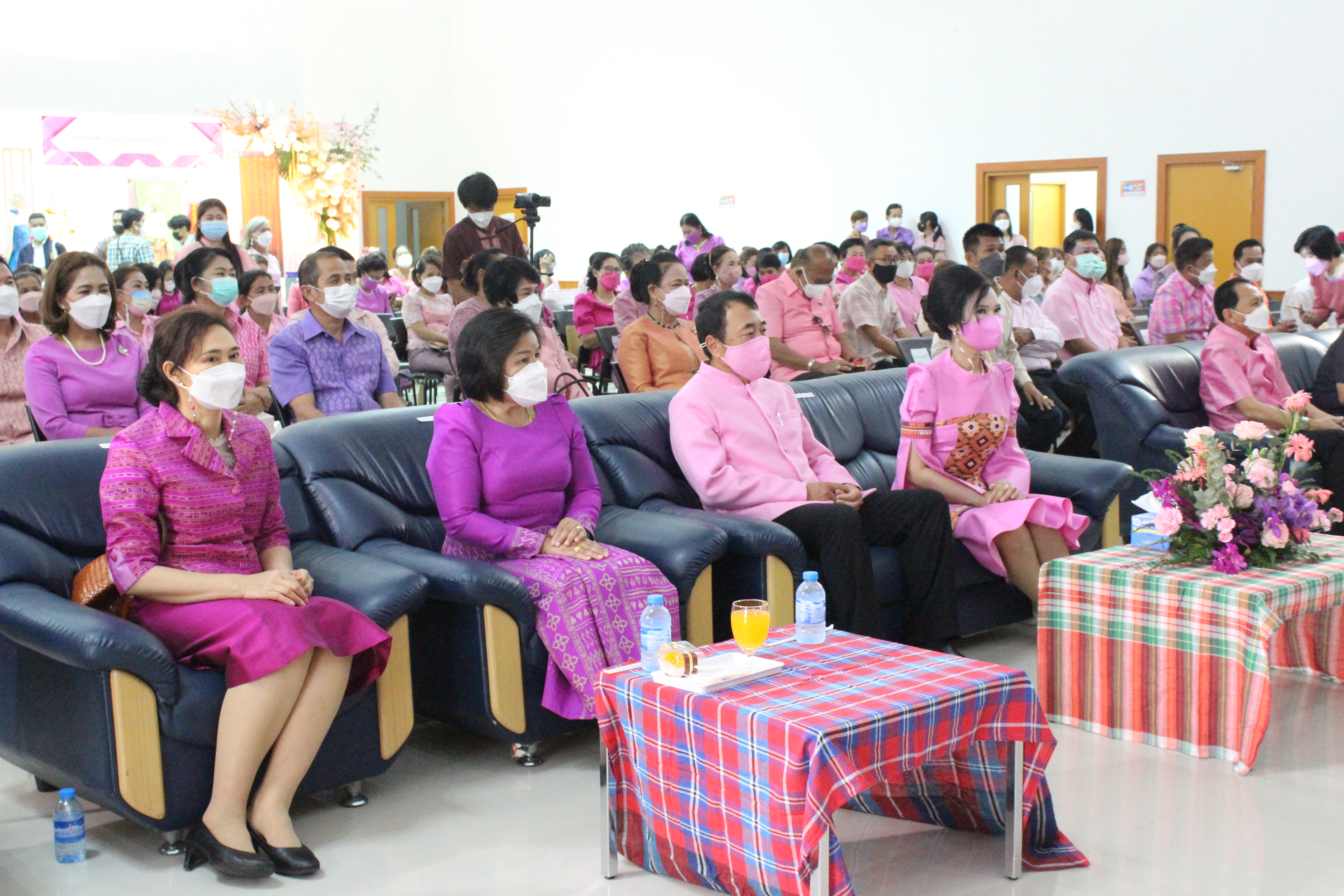 ? CDD KAN News : พช.กาญจน์ จับมือกับ อบจ.กาญจนบุรี ร่วมจัดโครงการ “พัฒนาศักยภาพและสร้างความเข้มแข็งให้แก่กลุ่มสตรีจังหวัดกาญจนบุรี เนื่องในวันสตรีสากล ปี 2565”