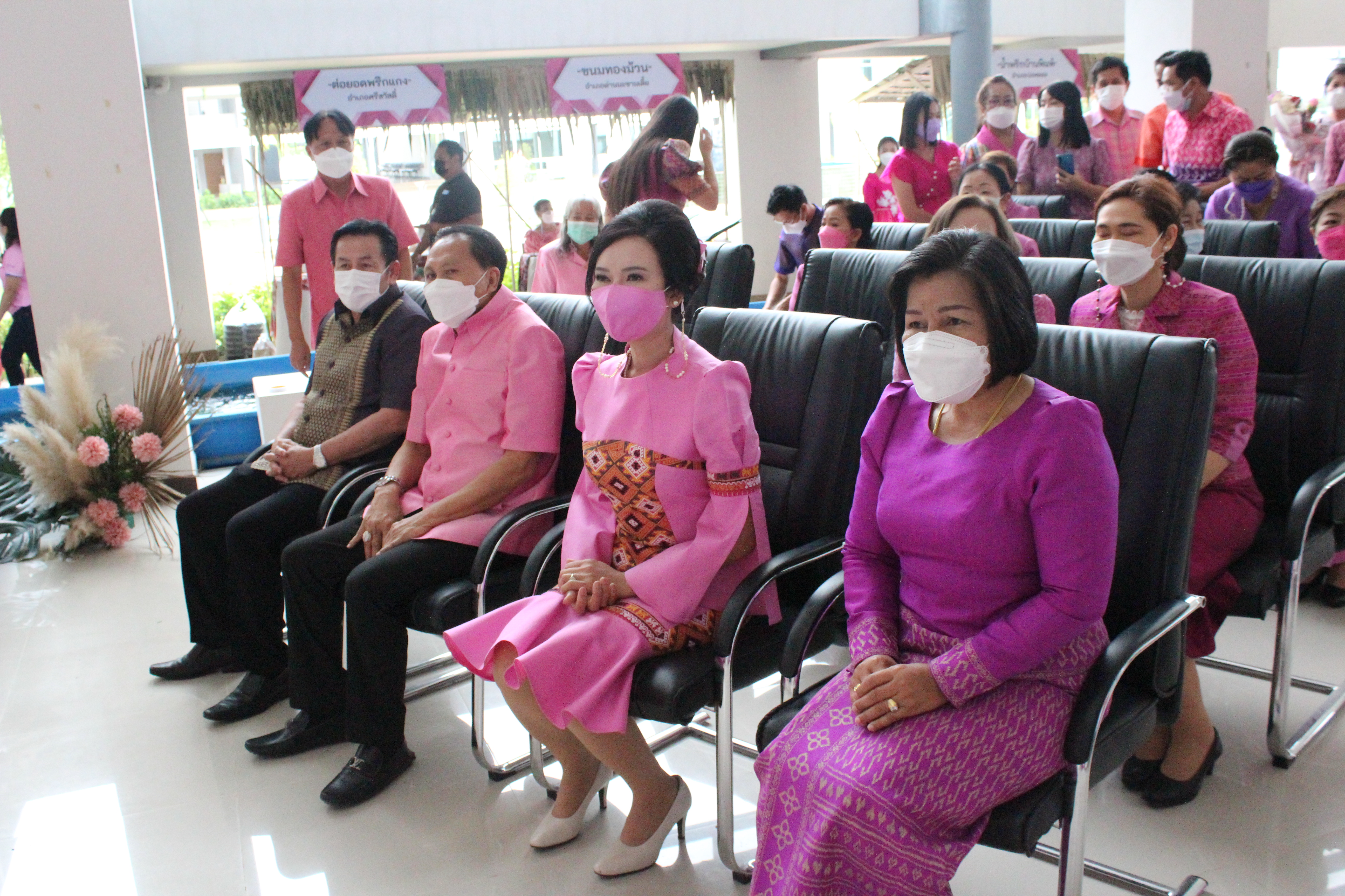 ? CDD KAN News : พช.กาญจน์ จับมือกับ อบจ.กาญจนบุรี ร่วมจัดโครงการ “พัฒนาศักยภาพและสร้างความเข้มแข็งให้แก่กลุ่มสตรีจังหวัดกาญจนบุรี เนื่องในวันสตรีสากล ปี 2565”