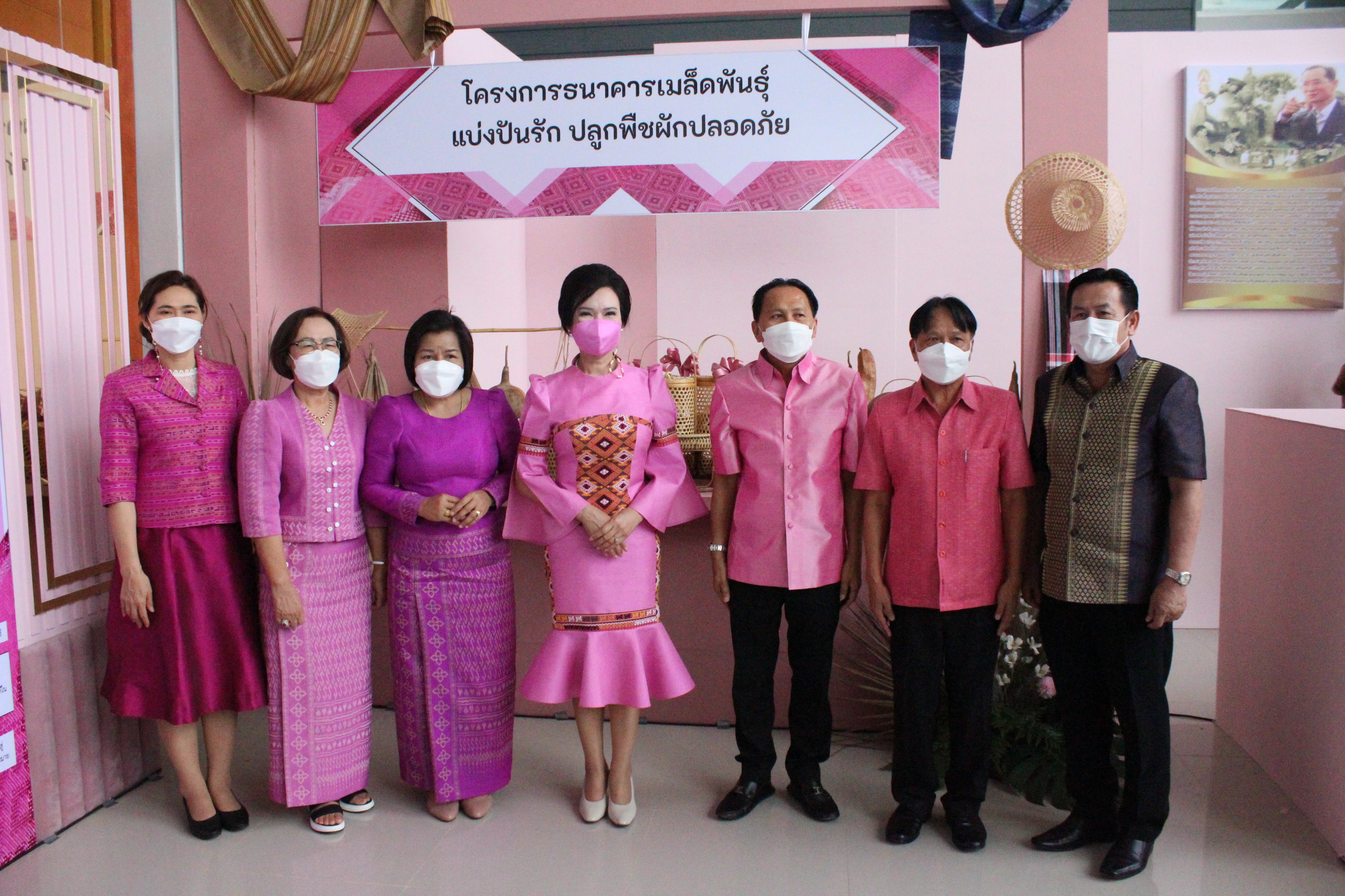 ? CDD KAN News : พช.กาญจน์ จับมือกับ อบจ.กาญจนบุรี ร่วมจัดโครงการ “พัฒนาศักยภาพและสร้างความเข้มแข็งให้แก่กลุ่มสตรีจังหวัดกาญจนบุรี เนื่องในวันสตรีสากล ปี 2565”