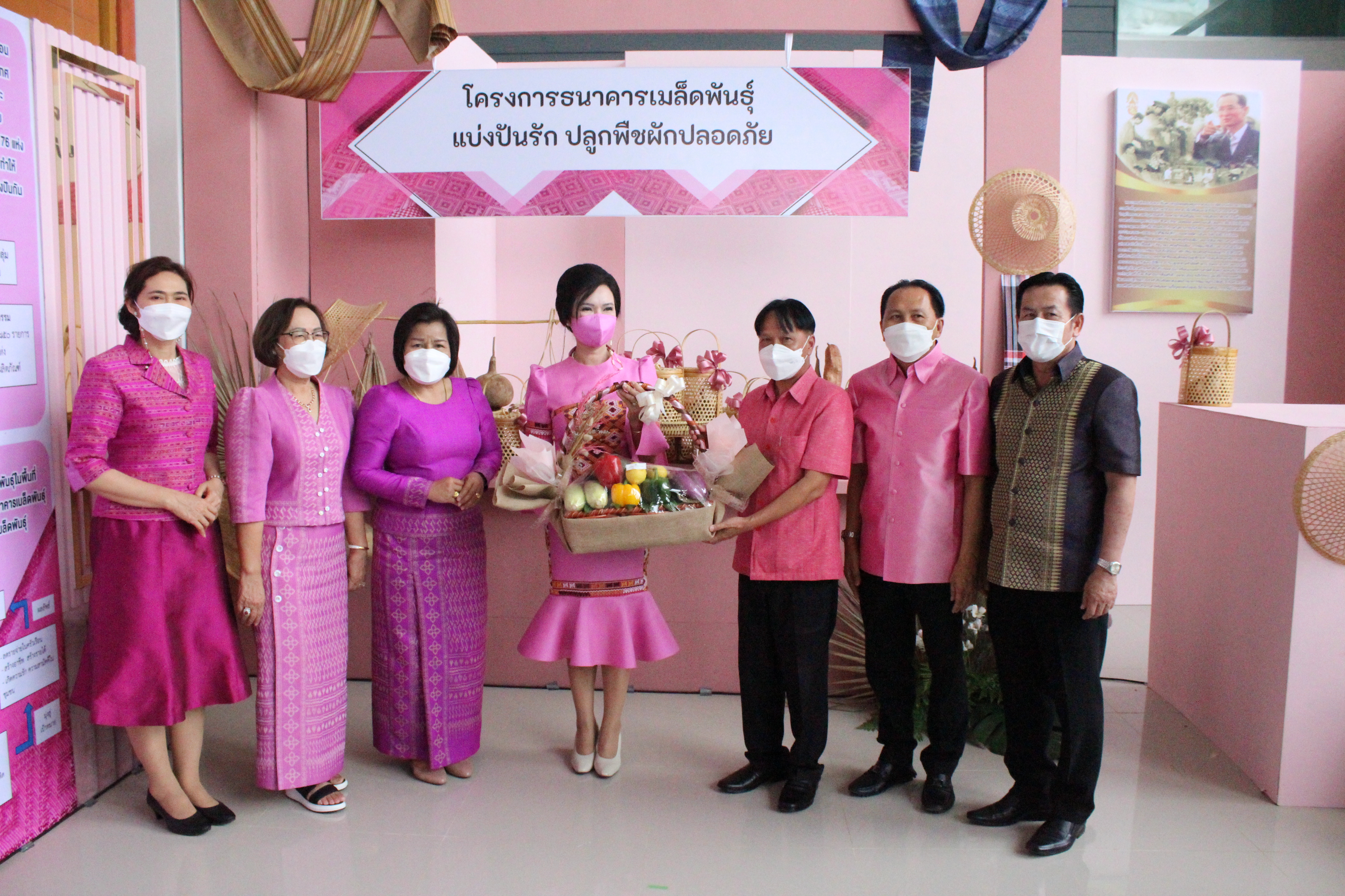 ? CDD KAN News : พช.กาญจน์ จับมือกับ อบจ.กาญจนบุรี ร่วมจัดโครงการ “พัฒนาศักยภาพและสร้างความเข้มแข็งให้แก่กลุ่มสตรีจังหวัดกาญจนบุรี เนื่องในวันสตรีสากล ปี 2565”