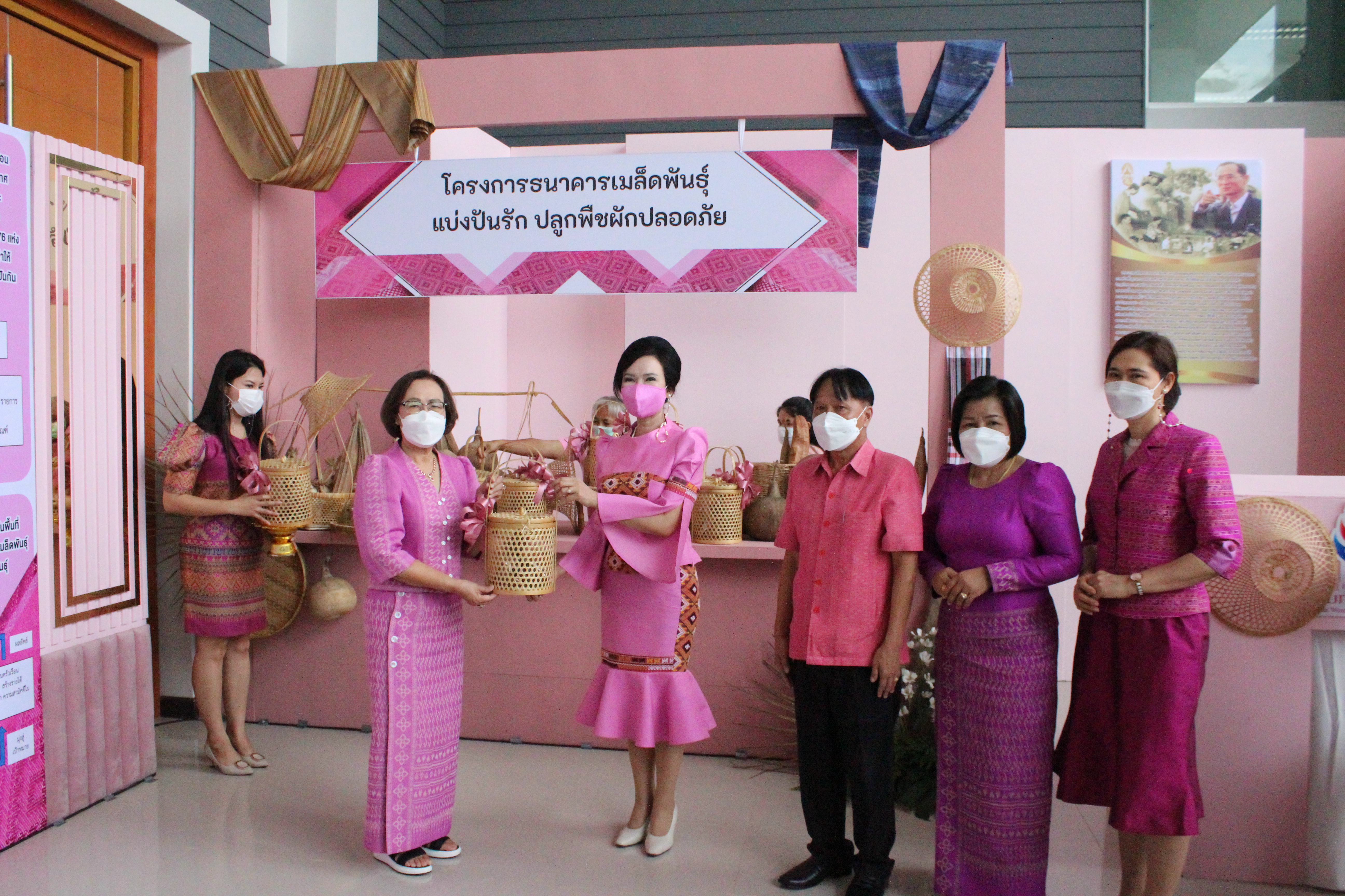 ? CDD KAN News : พช.กาญจน์ จับมือกับ อบจ.กาญจนบุรี ร่วมจัดโครงการ “พัฒนาศักยภาพและสร้างความเข้มแข็งให้แก่กลุ่มสตรีจังหวัดกาญจนบุรี เนื่องในวันสตรีสากล ปี 2565”