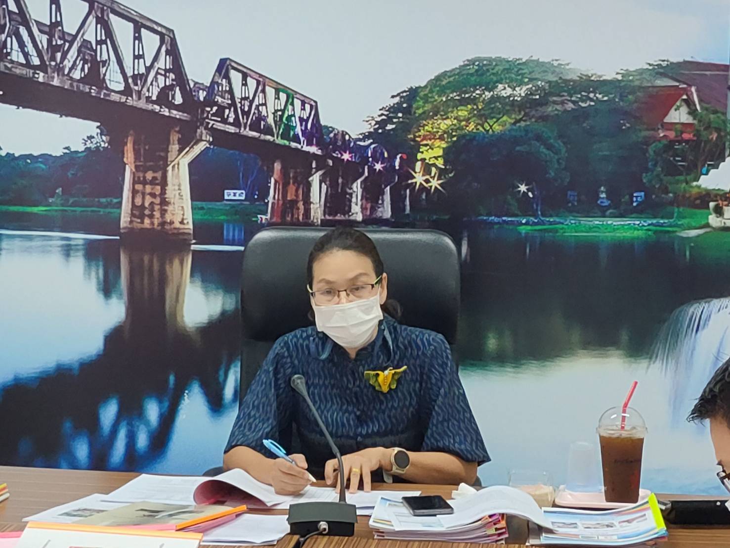 ? CDD KAN News : พช.กาญจนบุรี จัดการประชุมคณะกรรมการคัดเลือกคนกองทุนพัฒนาบทบาทสตรีดีเด่นระดับจังหวัด ตามโครงการเชิดชูเกียรติคนกองทุนพัฒนาบทบาทสตรี ประจำปี 2565 ครั้งที่ 1/2565