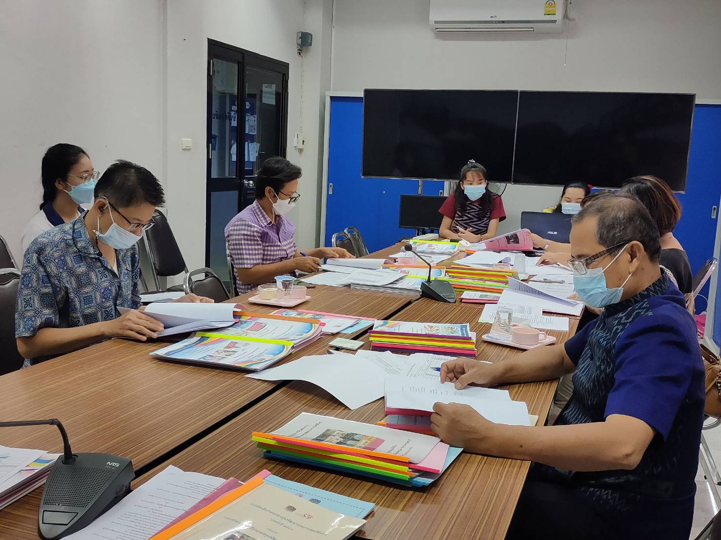 ? CDD KAN News : พช.กาญจนบุรี จัดการประชุมคณะกรรมการคัดเลือกคนกองทุนพัฒนาบทบาทสตรีดีเด่นระดับจังหวัด ตามโครงการเชิดชูเกียรติคนกองทุนพัฒนาบทบาทสตรี ประจำปี 2565 ครั้งที่ 1/2565