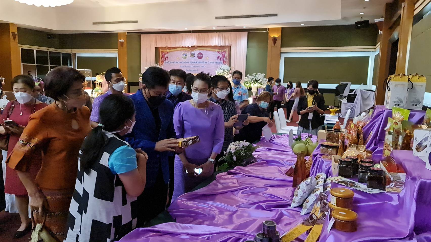 ? CDD KAN News : พช.กาญจนบุรีจัดงานคัดสรรสุดยอดหนึ่งตำบล หนึ่งผลิตภัณฑ์ ระดับจังหวัด ประจำปี 2565 (OTOP Product Champion : OPC)