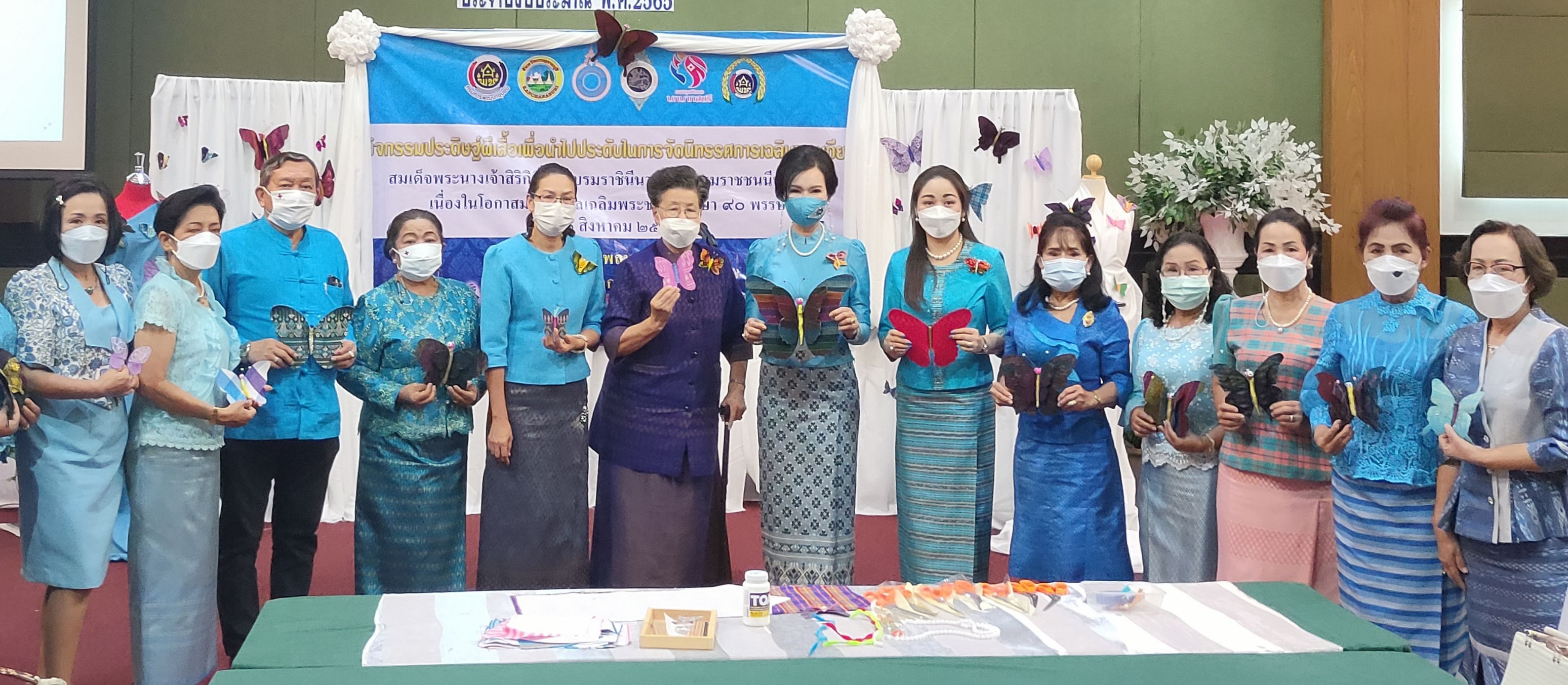 ? CDD KAN News : พช.กาญจน์ จัดกิจกรรมการประดิษฐ์ผีเสื้อเพื่อนำไปประดับในการจัดนิทรรศการเฉลิมพระเกียรติฯ