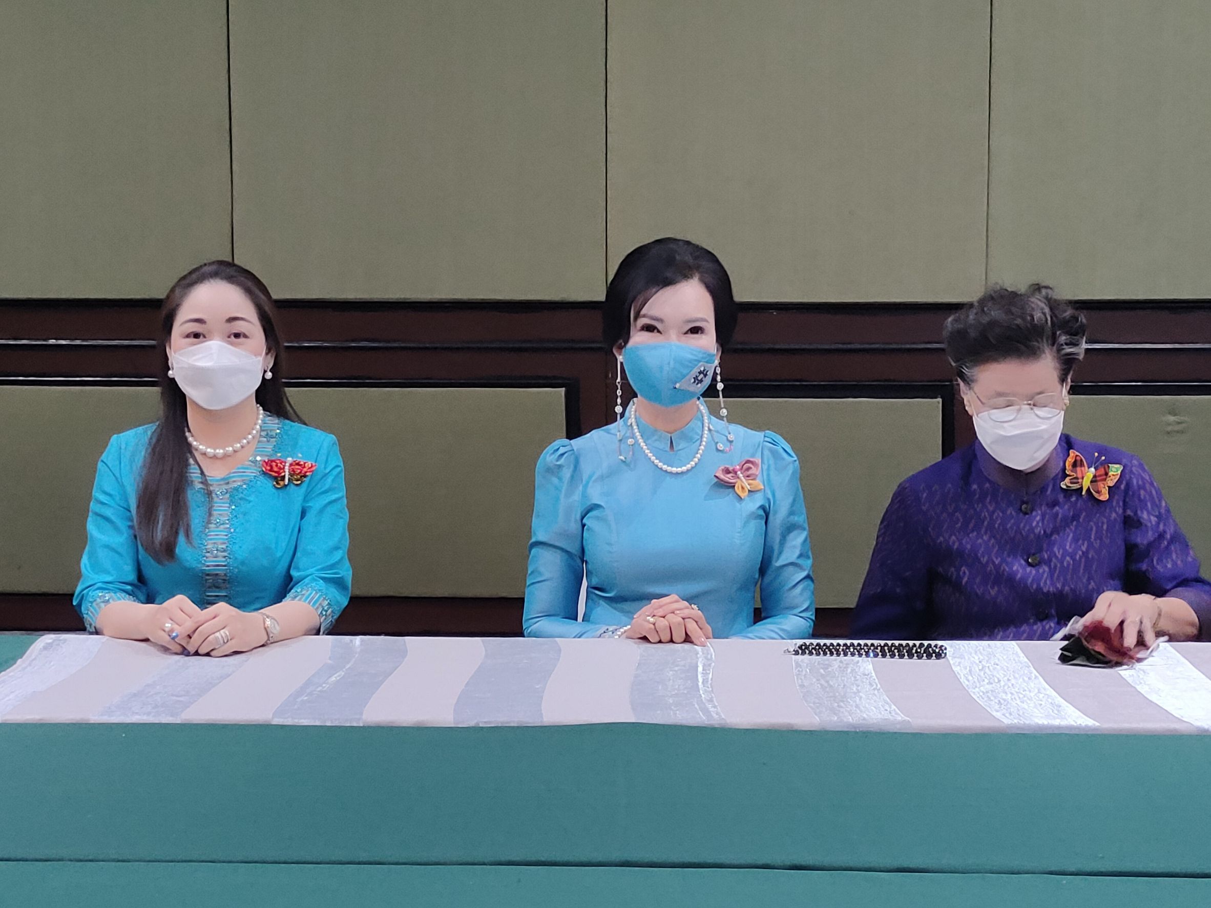 ? CDD KAN News : พช.กาญจน์ จัดกิจกรรมการประดิษฐ์ผีเสื้อเพื่อนำไปประดับในการจัดนิทรรศการเฉลิมพระเกียรติฯ