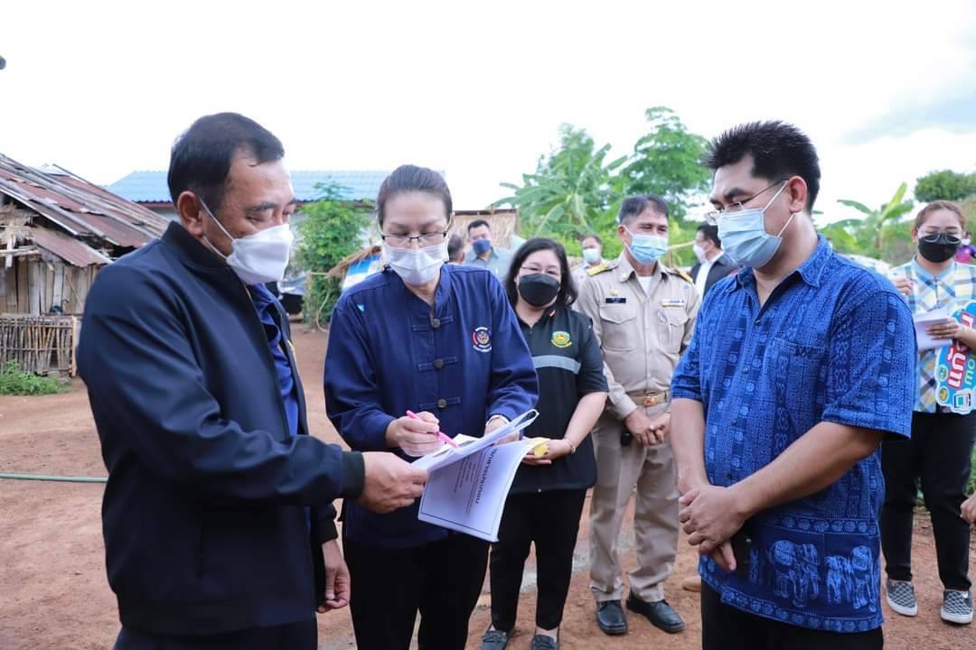 ? CDD KAN News : พช.กาญจน์ ผนึกกำลังส่วนราชการจังหวัดกาญจนบุรี ในโครงการจังหวัดเคลื่อนที่ บำบัดทุกข์ บำรุงสุข สร้างรอยยิ้มให้กับประชาชนประจำปี 2565 ในพื้นที่อำเภอสังขละบุรี พร้อมลงพื้นที่เยี่ยมเยียนและมอบสิ่งของ“แก้จน Mobile”ให้กับครอบครัวที่ต้องได้รับการช่วยเหลือ