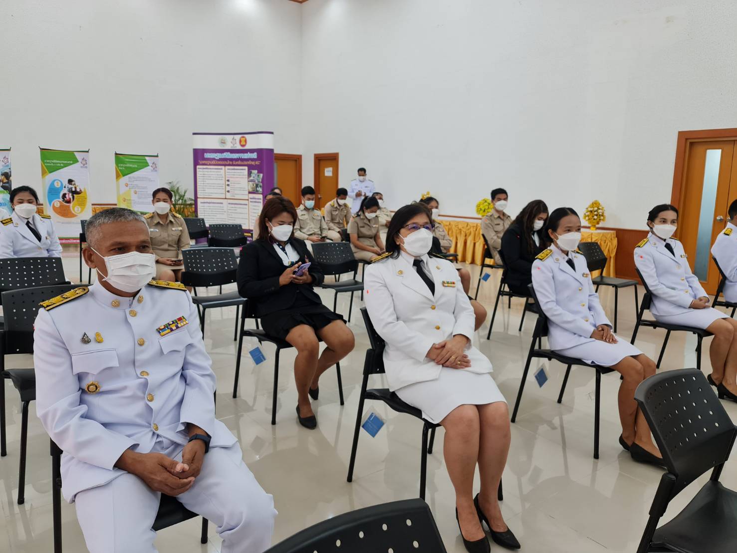 ? CDD KAN News : พช.กาญจน์ ร่วมวางพานพุ่มถวายพระราชสักการะพระบาทสมเด็จพระบรมชนกาธิเบศร มหาภูมิพลอดุลยเดชมหาราช บรมนาถบพิตร พระบิดาแห่งมาตรฐานการช่างไทย เนื่องในงานวันมาตรฐานฝีมือแรงงานแห่งชาติ ประจำปี 2565