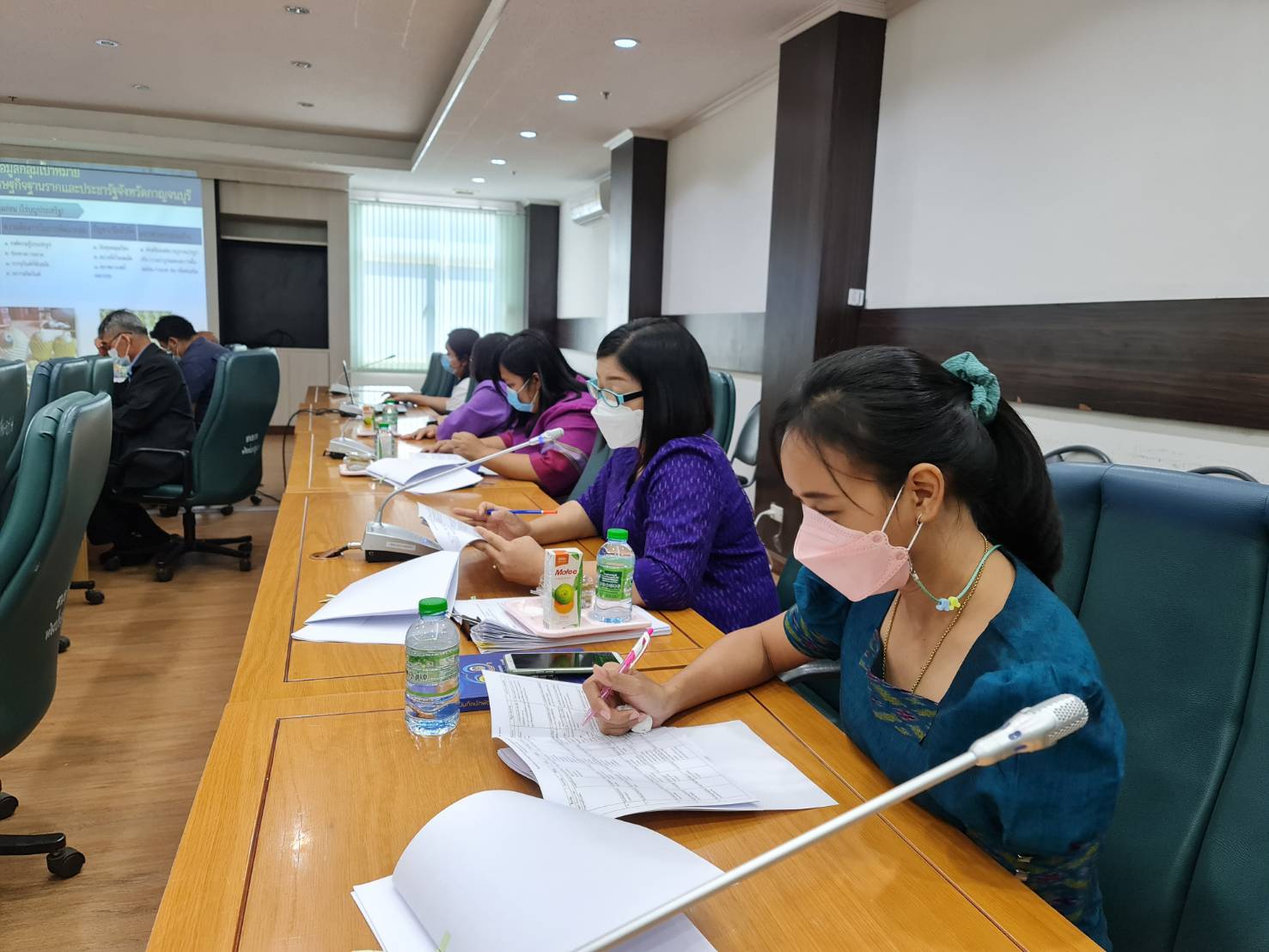 ? CDD KAN News : พช.กาญจน์จัดประชุมคณะทำงานสนับสนุนการพัฒนาเศรษฐกิจฐานรากและประชารัฐจังหวัดกาญจนบุรี ครั้งที่ 1/2565