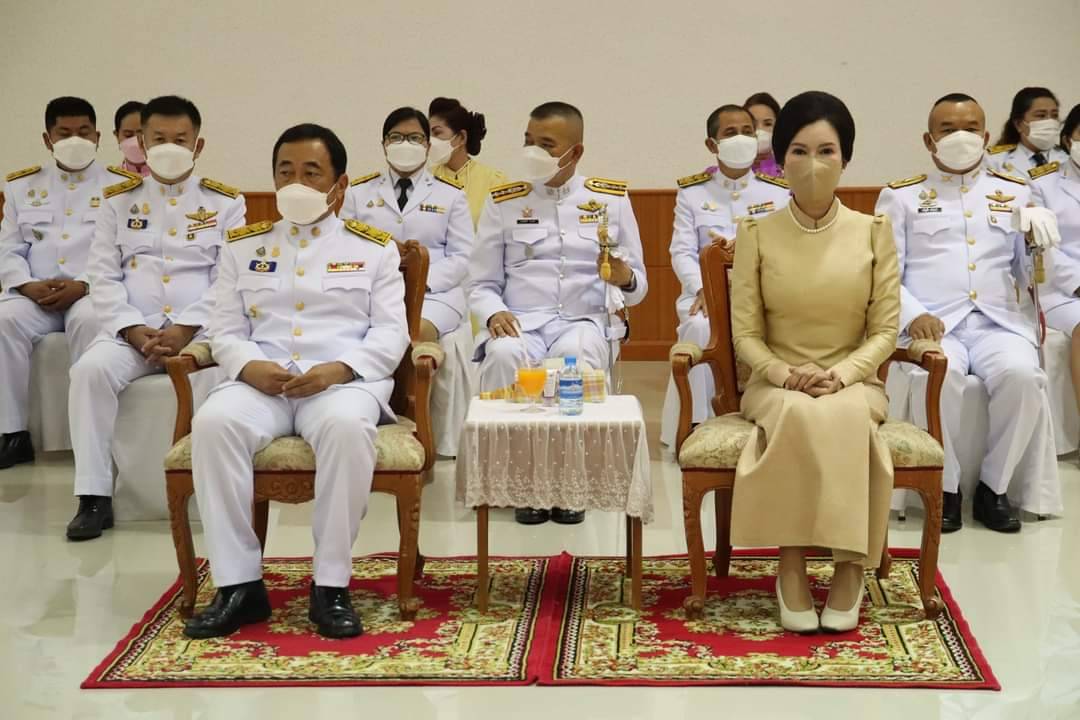 ? CDD KAN News : พช.กาญจนบุรี จัดพิธีมอบแบบผ้าลายพระราชทาน”ผ้าขิดลายนารีรัตนราชกัญญา” เพื่อน้อมนำแนวพระดำริในการเพิ่มคุณค่าและมูลค่า ยกระดับผลิตภัณฑ์ผ้าไทย ให้สามารถก้าวสู่ระดับสากล เพื่อวิถีชุมชนที่ยั่งยืน