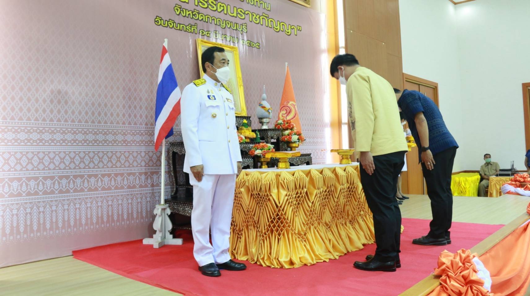 ? CDD KAN News : พช.กาญจนบุรี จัดพิธีมอบแบบผ้าลายพระราชทาน”ผ้าขิดลายนารีรัตนราชกัญญา” เพื่อน้อมนำแนวพระดำริในการเพิ่มคุณค่าและมูลค่า ยกระดับผลิตภัณฑ์ผ้าไทย ให้สามารถก้าวสู่ระดับสากล เพื่อวิถีชุมชนที่ยั่งยืน