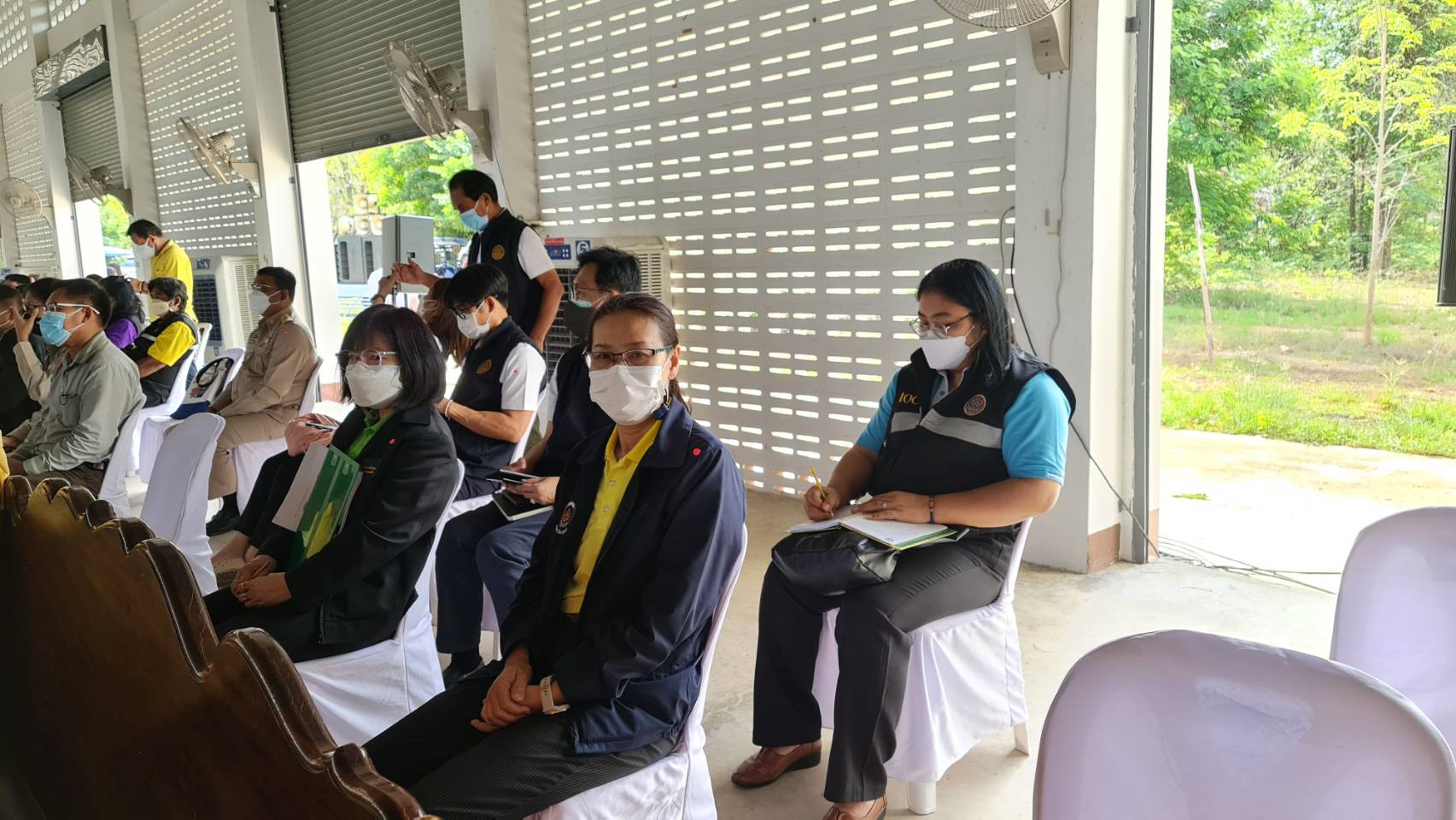 ? CDD KAN News : พช.กาญจน์ ผนึกกำลังส่วนราชการจังหวัดกาญจนบุรี ในโครงการจังหวัดเคลื่อนที่ บำบัดทุกข์ บำรุงสุข สร้างรอยยิ้มให้กับประชาชนประจำปี 2565 ในพื้นที่อำเภอห้วยกระเจา