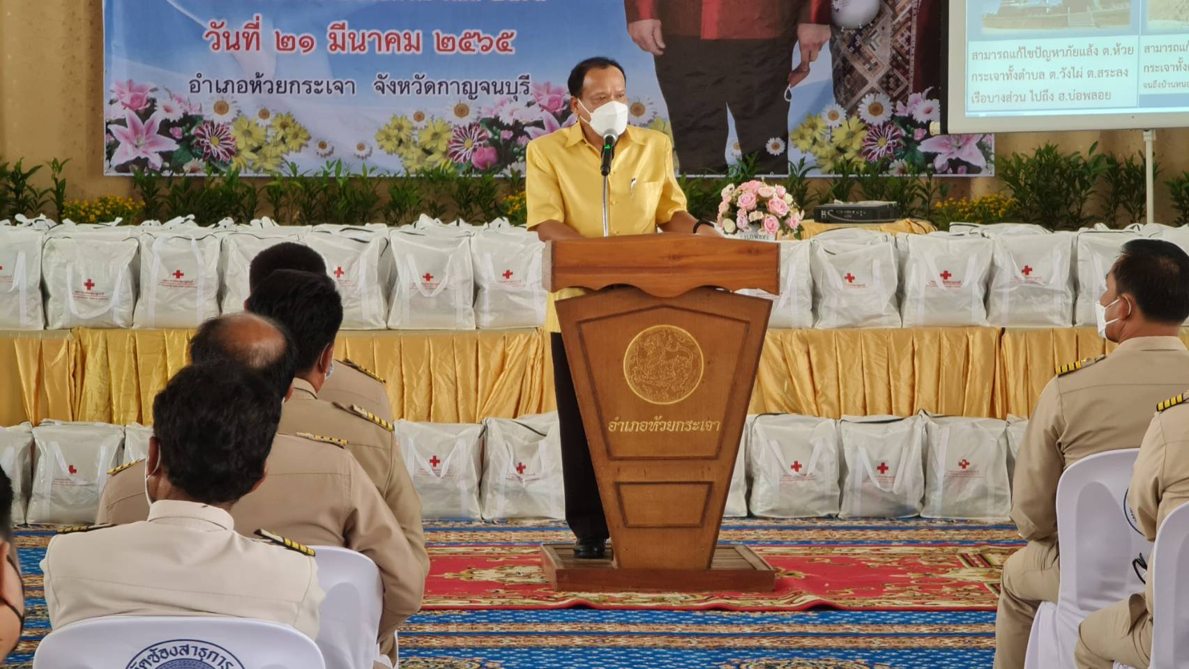 ? CDD KAN News : พช.กาญจน์ ผนึกกำลังส่วนราชการจังหวัดกาญจนบุรี ในโครงการจังหวัดเคลื่อนที่ บำบัดทุกข์ บำรุงสุข สร้างรอยยิ้มให้กับประชาชนประจำปี 2565 ในพื้นที่อำเภอห้วยกระเจา