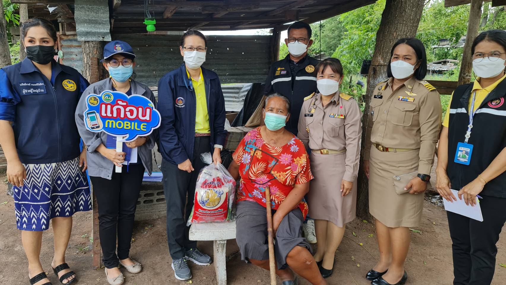 ? CDD KAN News : พช.กาญจน์ ผนึกกำลังส่วนราชการจังหวัดกาญจนบุรี ในโครงการจังหวัดเคลื่อนที่ บำบัดทุกข์ บำรุงสุข สร้างรอยยิ้มให้กับประชาชนประจำปี 2565 ในพื้นที่อำเภอห้วยกระเจา